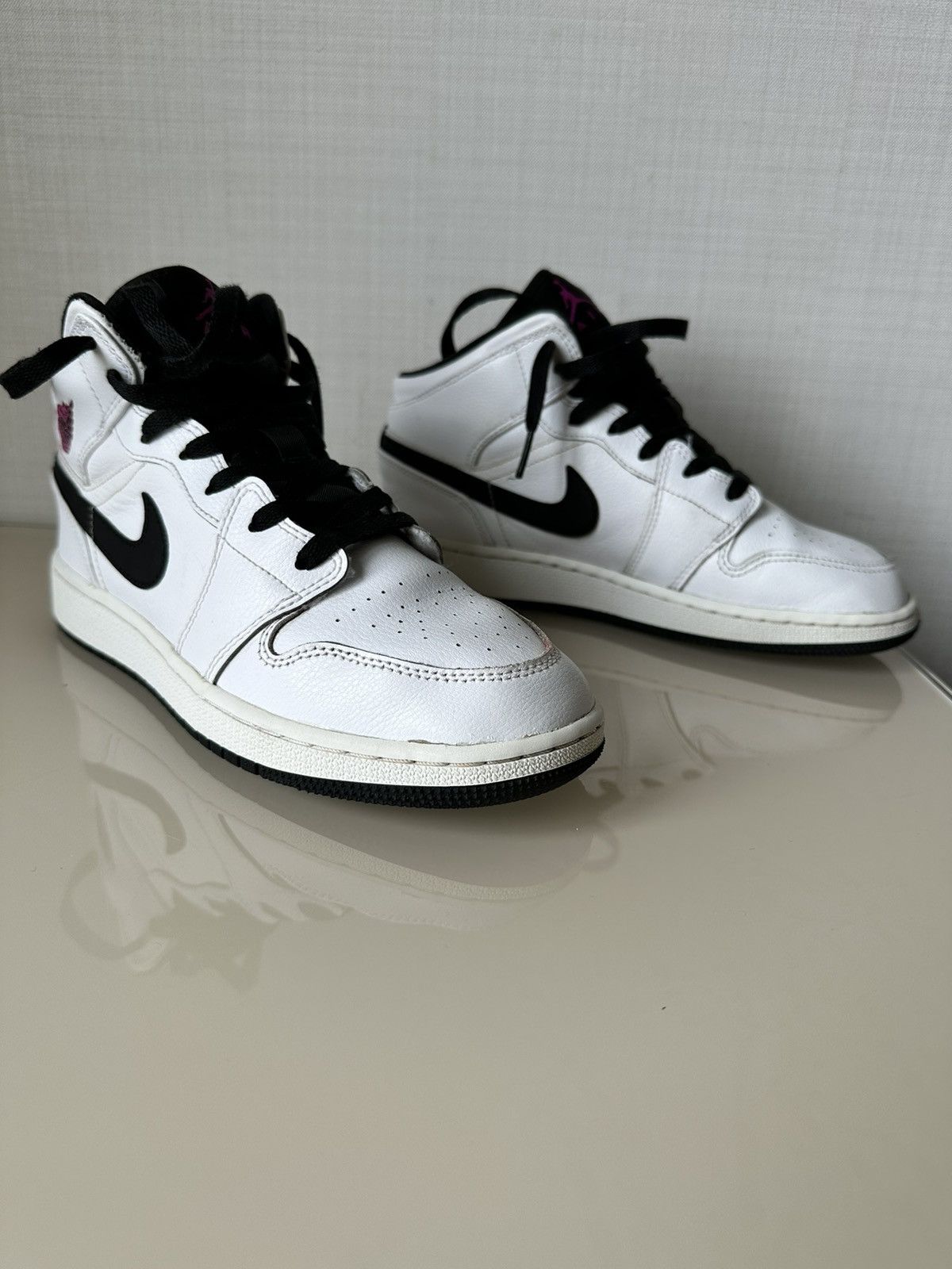 Jordan Brand × Nike Nike Air Jordan 1 Mid white black fuchsia Size US 8 / IT 38 - 2 Thumbnail
