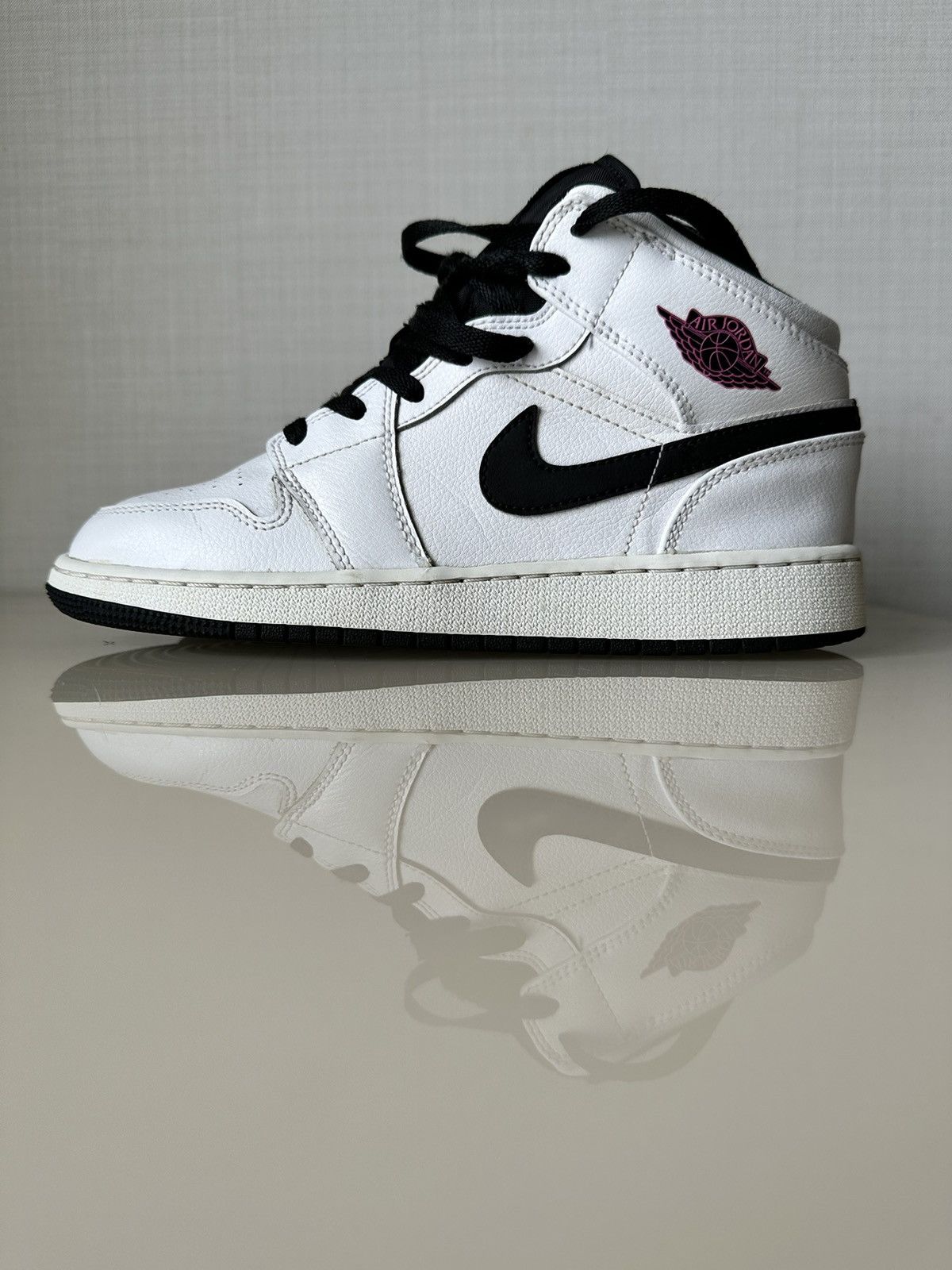 Jordan Brand × Nike Nike Air Jordan 1 Mid white black fuchsia Size US 8 / IT 38 - 1 Thumbnail