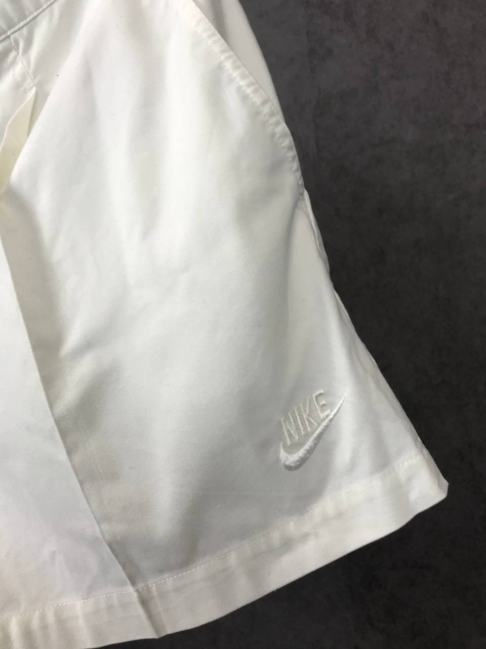 Vintage Nike swoosh streetwear vintage white shorts Size US 34 / EU 50 - 2 Thumbnail