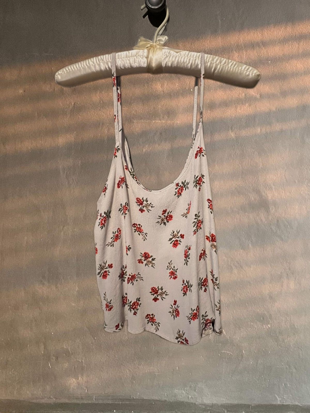 Brandy Melville Brandy Melville Arika a-line rose crop tank Size ONE SIZE - 8 Thumbnail