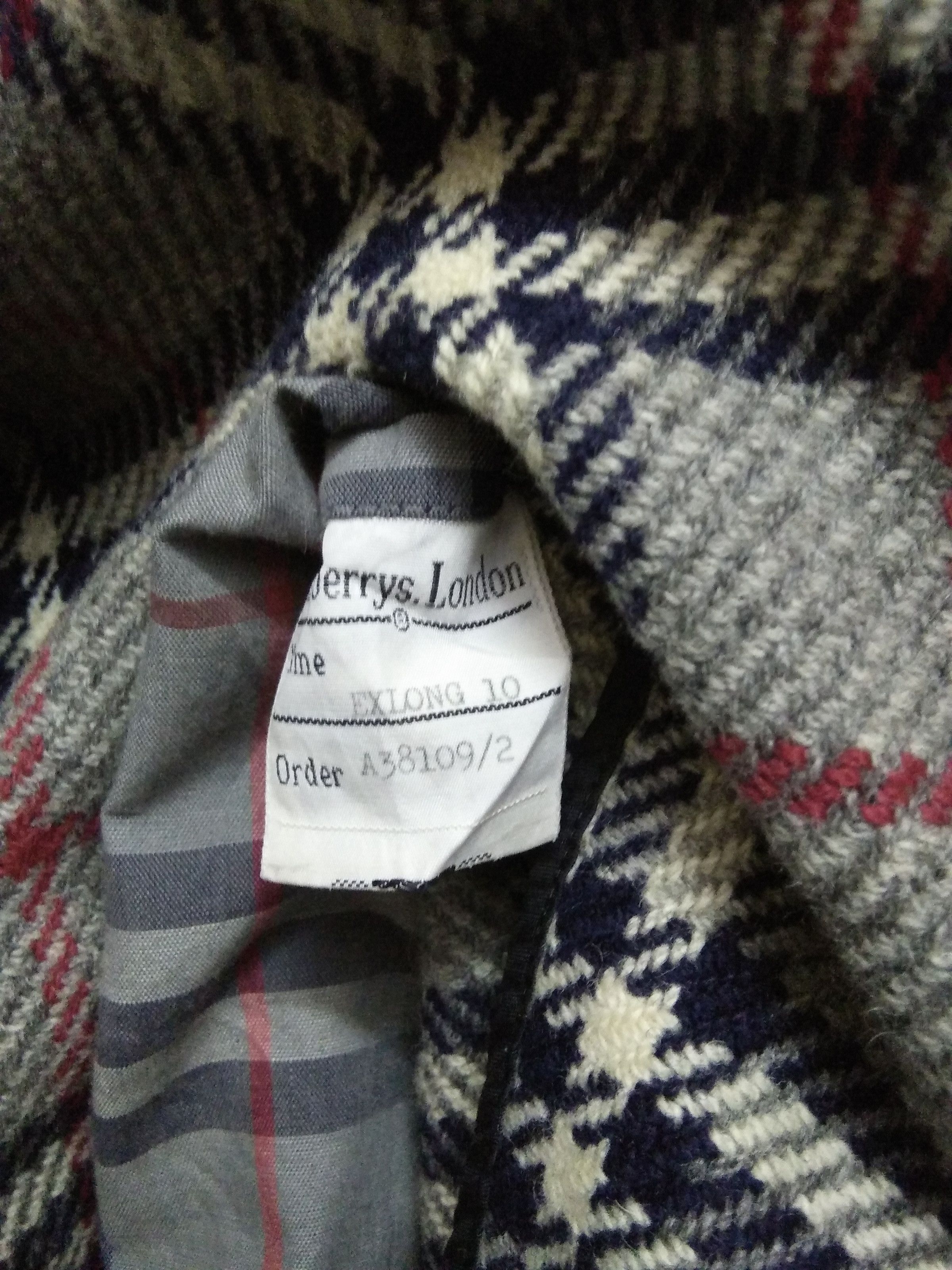 Burberry BURBERRY TRENCH COAT WITH REMOVABLE NOVA CHECK INNER (A286) Size US M / EU 48-50 / 2 - 4 Thumbnail