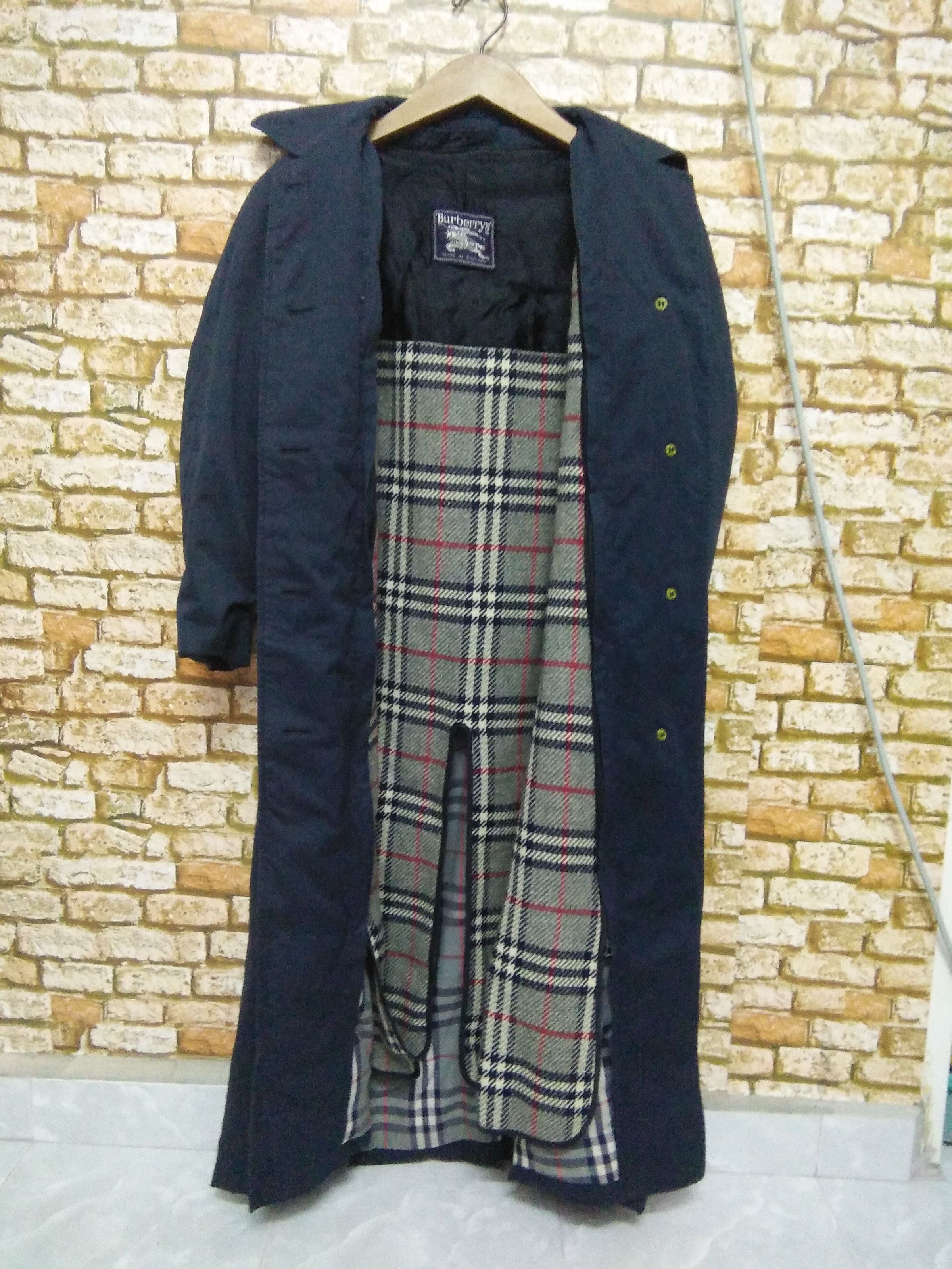 Burberry BURBERRY TRENCH COAT WITH REMOVABLE NOVA CHECK INNER (A286) Size US M / EU 48-50 / 2 - 1 Thumbnail
