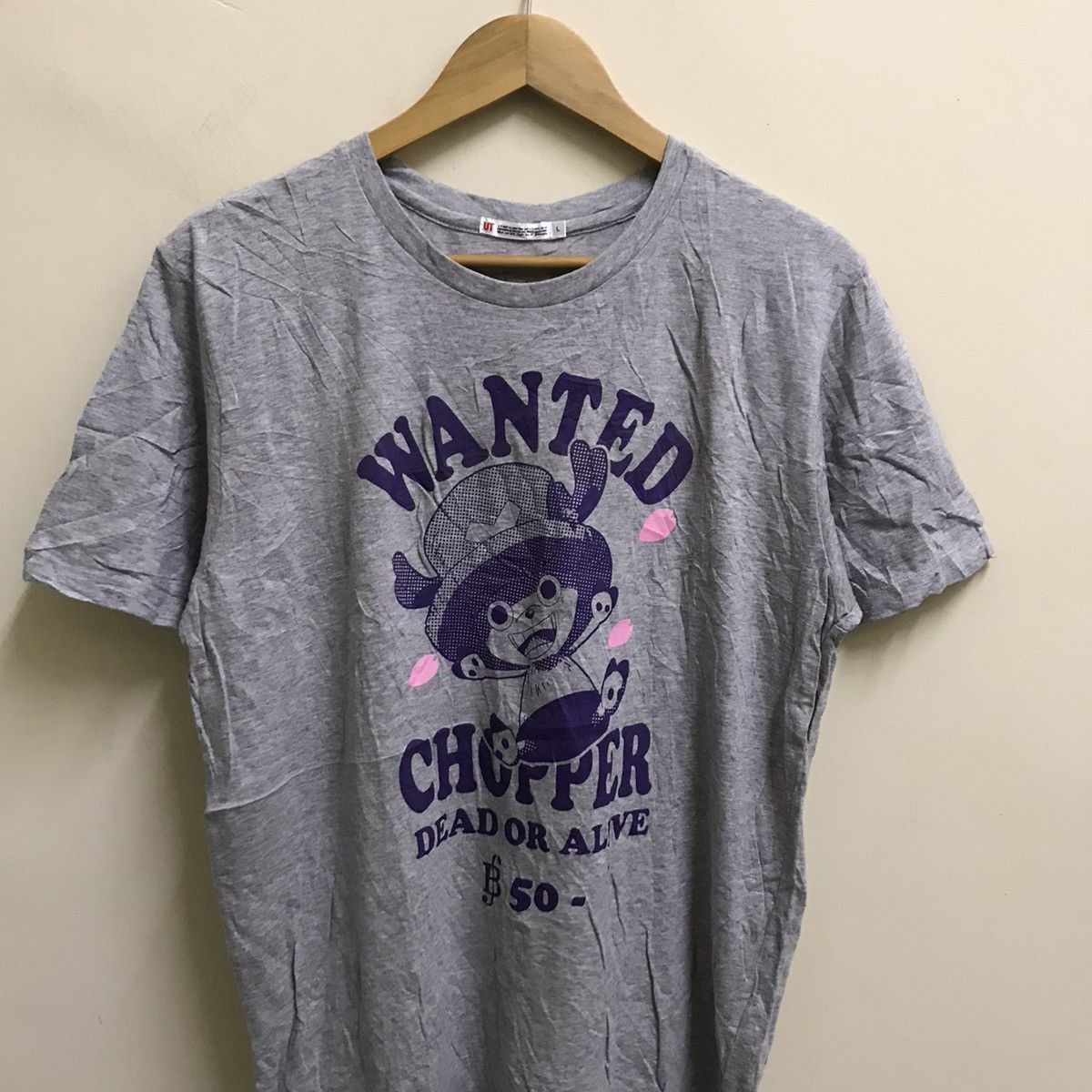 Anime ONE PIECE UNIQLO ANIME TSHIRT Size US M / EU 48-50 / 2 - 4 Thumbnail