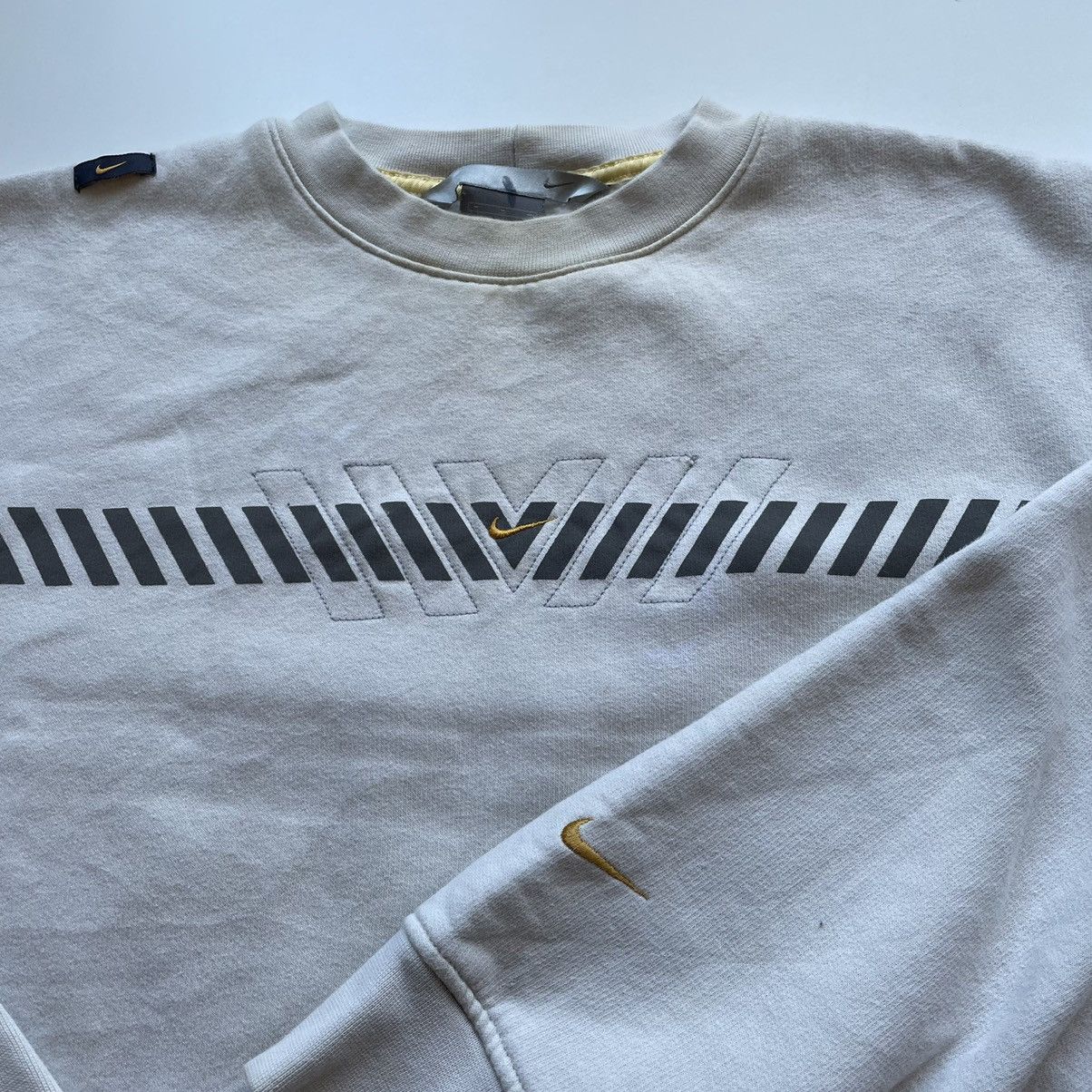 Nike × Vintage Vintage 90s 2000s Nike Embroidered Center Swoosh Crewneck Size US M / EU 48-50 / 2 - 2 Thumbnail