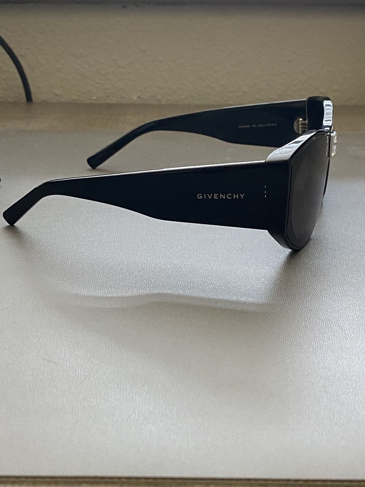 Givenchy Givenchy 4G Logo Oval Sunglasses Size ONE SIZE - 8 Thumbnail
