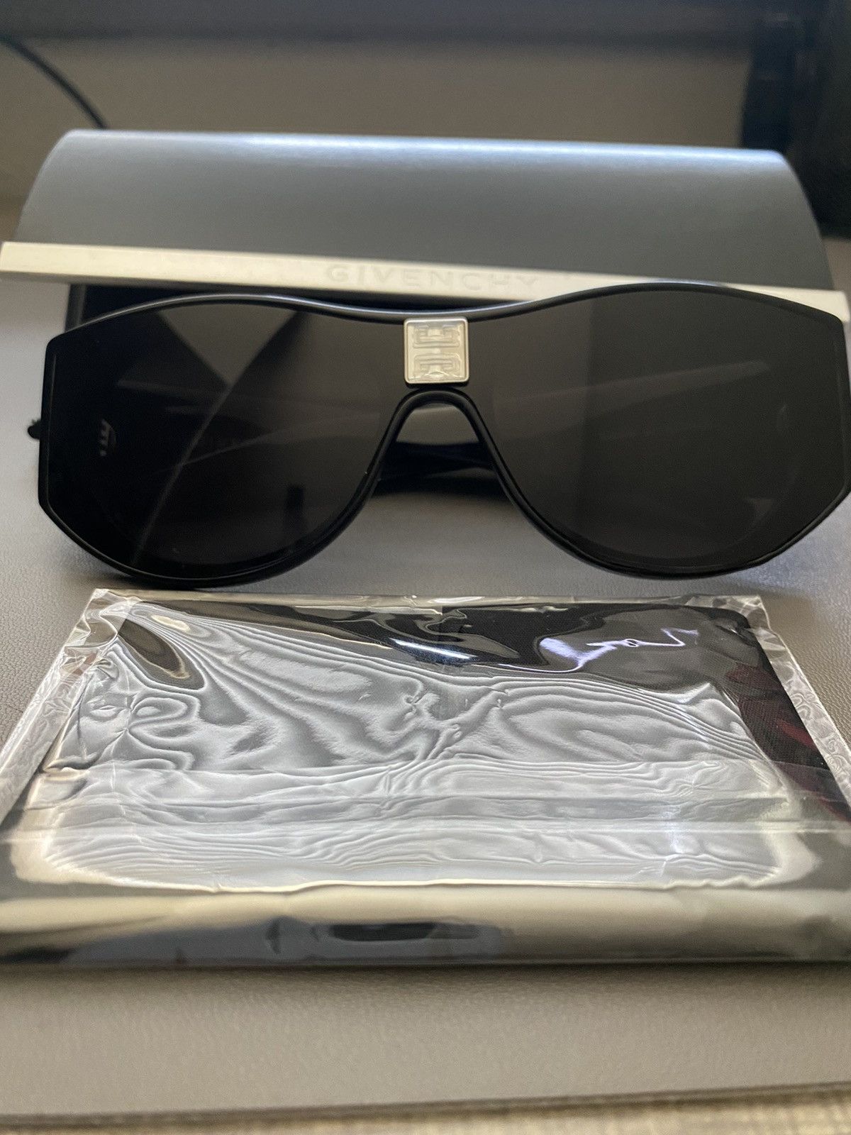 Givenchy Givenchy 4G Logo Oval Sunglasses Size ONE SIZE - 2 Thumbnail