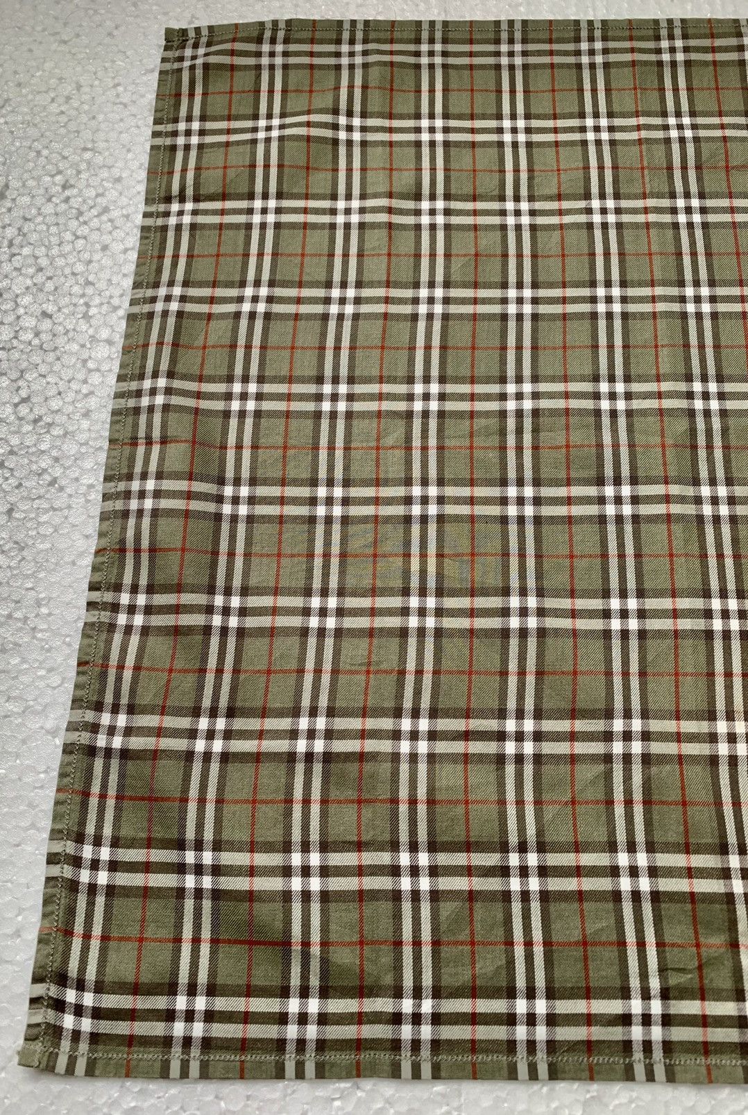 Burberry Burberrys Handkerchief / Neckerchief / Bandana Size ONE SIZE - 4 Thumbnail