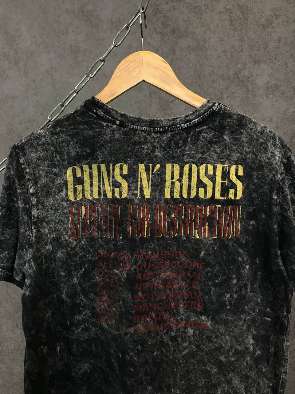 Band Tees Guns N Roses rock band tour overprinted tee Size US S / EU 44-46 / 1 - 6 Thumbnail