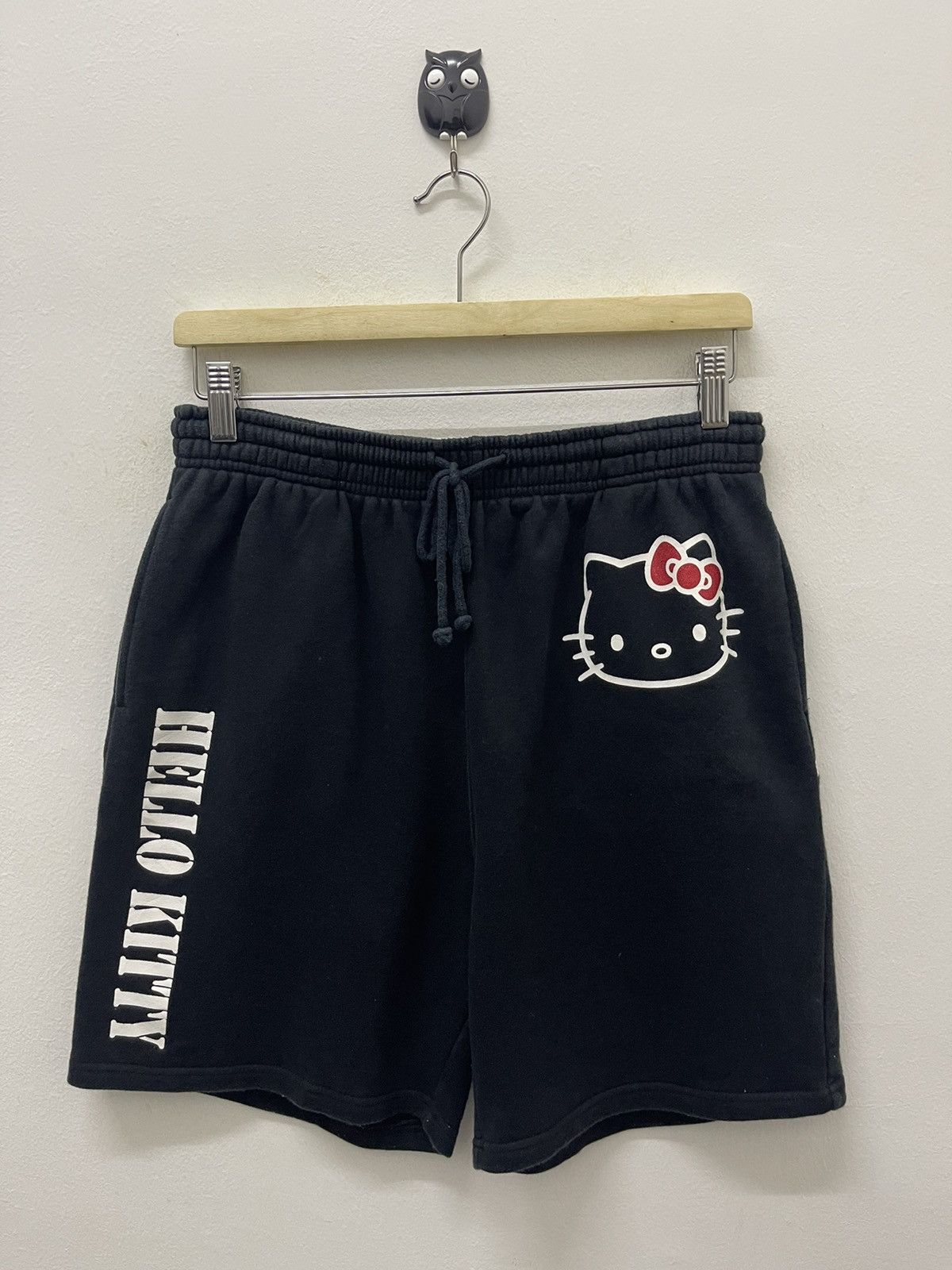 Cartoon Network Rare HELLO KITTY Sanrio Spell Out Cartoon Shorts Size US 32 / EU 48 - 1 Thumbnail