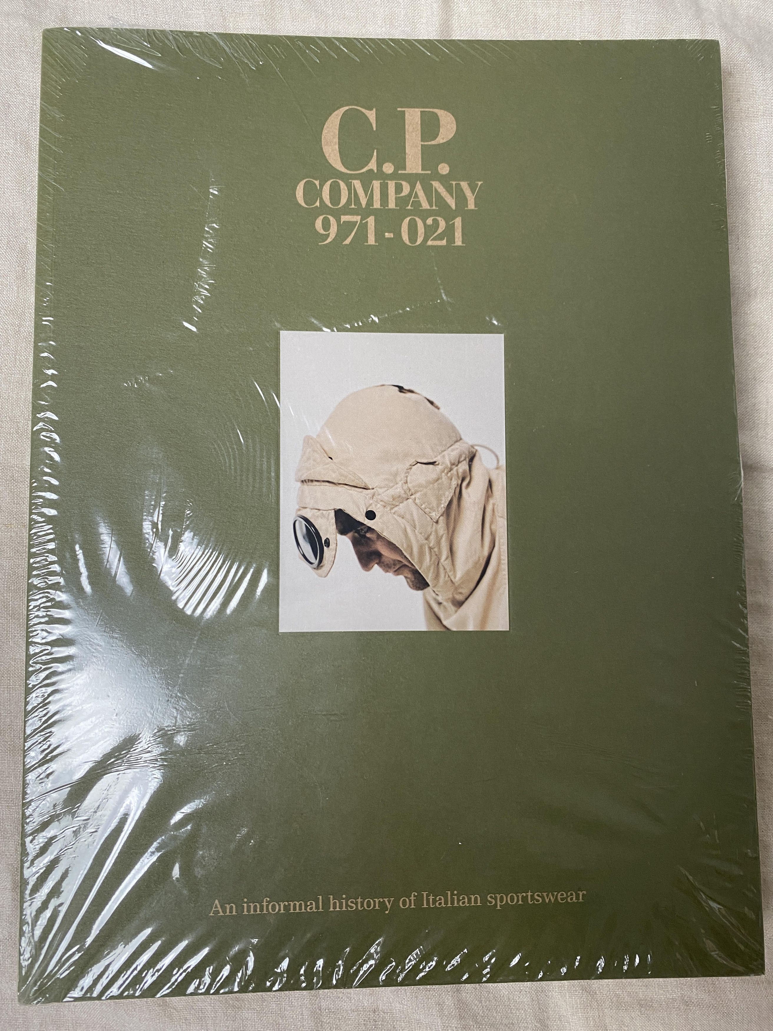 C.P. Company 971-021 50th Anniversary An informal history of Italian Size ONE SIZE - 3 Thumbnail