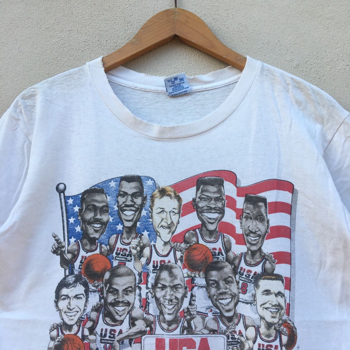NBA Vintage Distressed 92 USA BASKETBALL AMERICA’S TEAM T-shirt Size US M / EU 48-50 / 2 - 2 Thumbnail