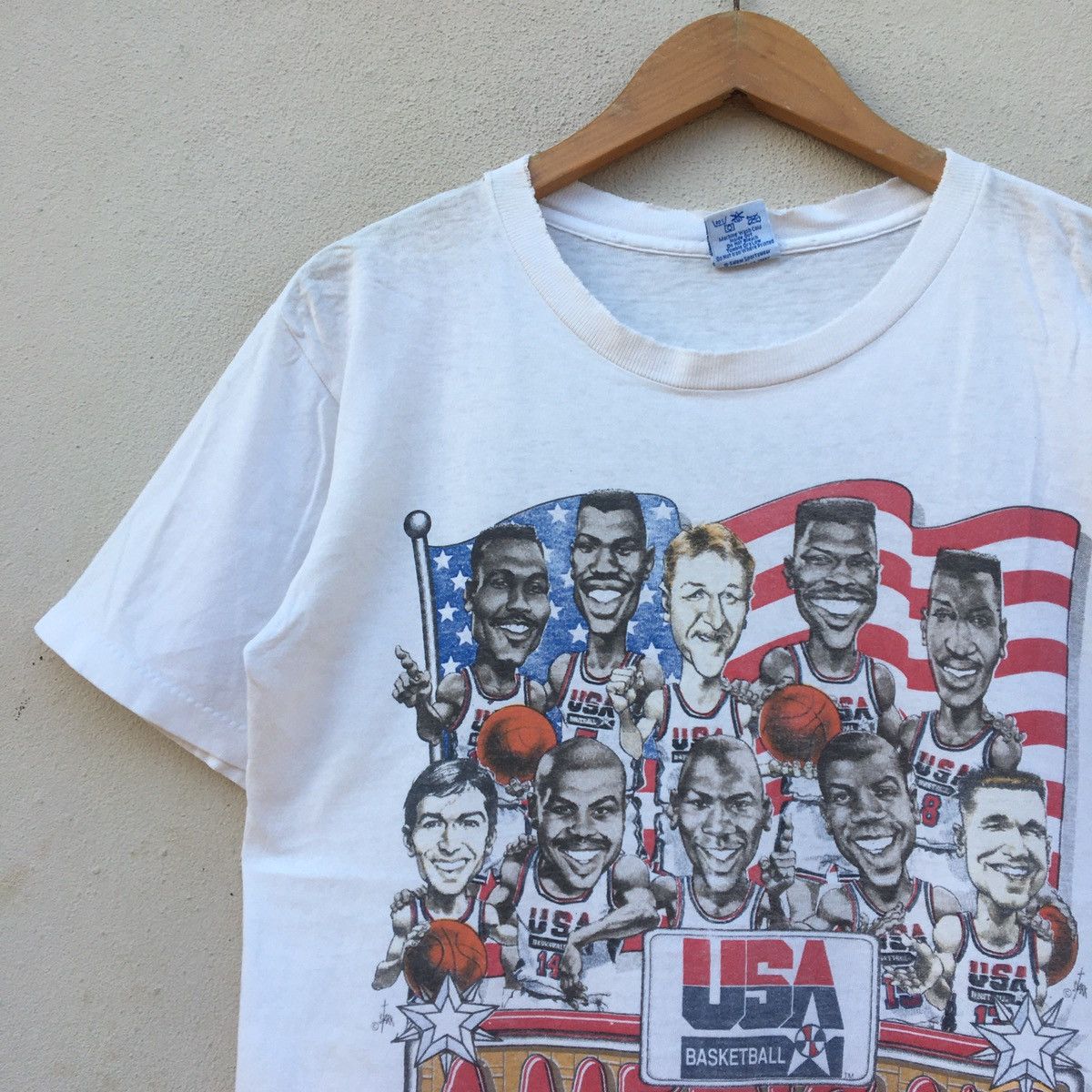 NBA Vintage Distressed 92 USA BASKETBALL AMERICA’S TEAM T-shirt Size US M / EU 48-50 / 2 - 4 Thumbnail
