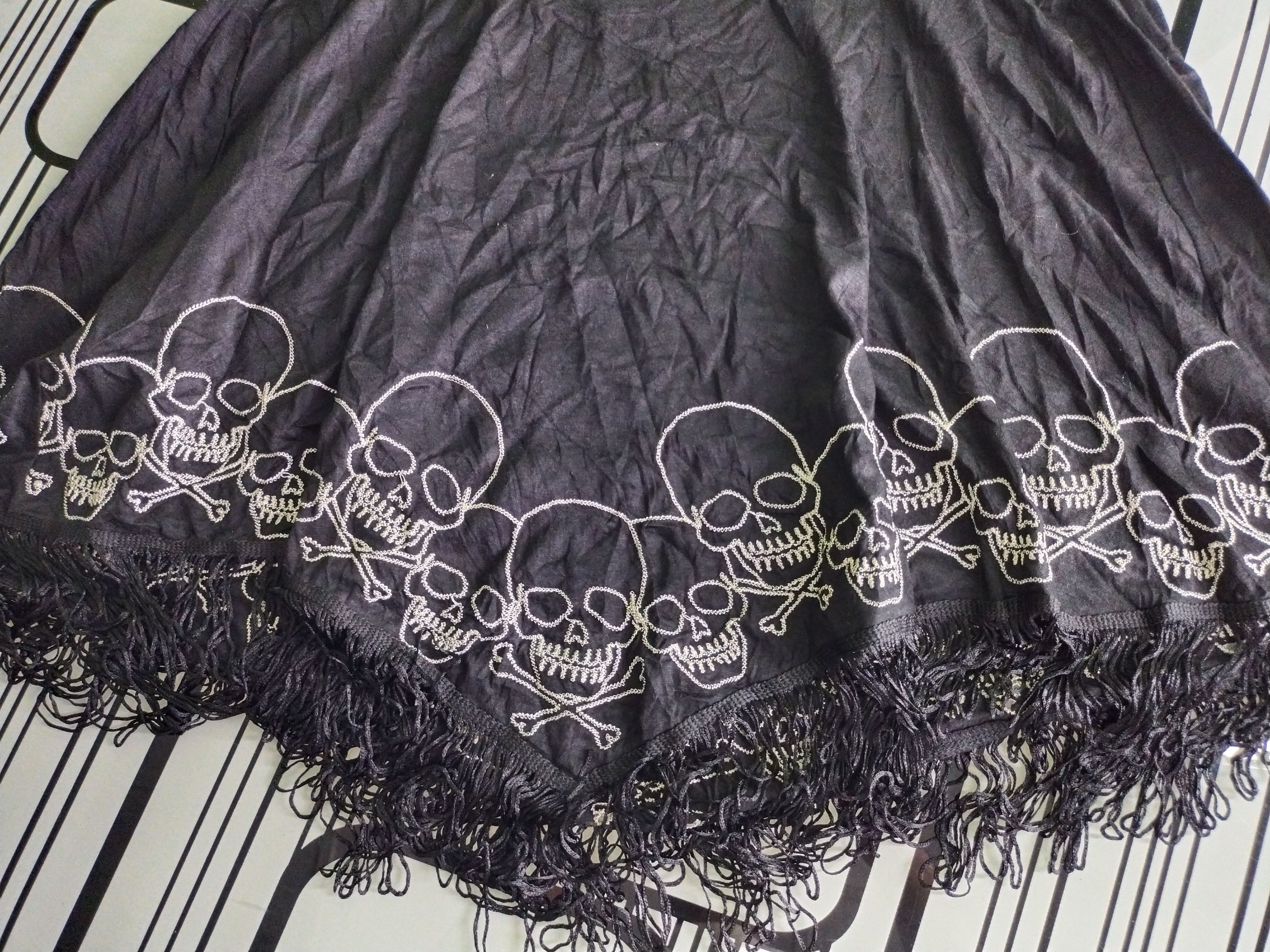 Hysteric Glamour × Japanese Brand × Mastermind Production VINTAGE SKULLS EMBROIDERY PONCHO PUNK WOMEN STYLE Size M / US 6-8 / IT 42-44 - 4 Thumbnail