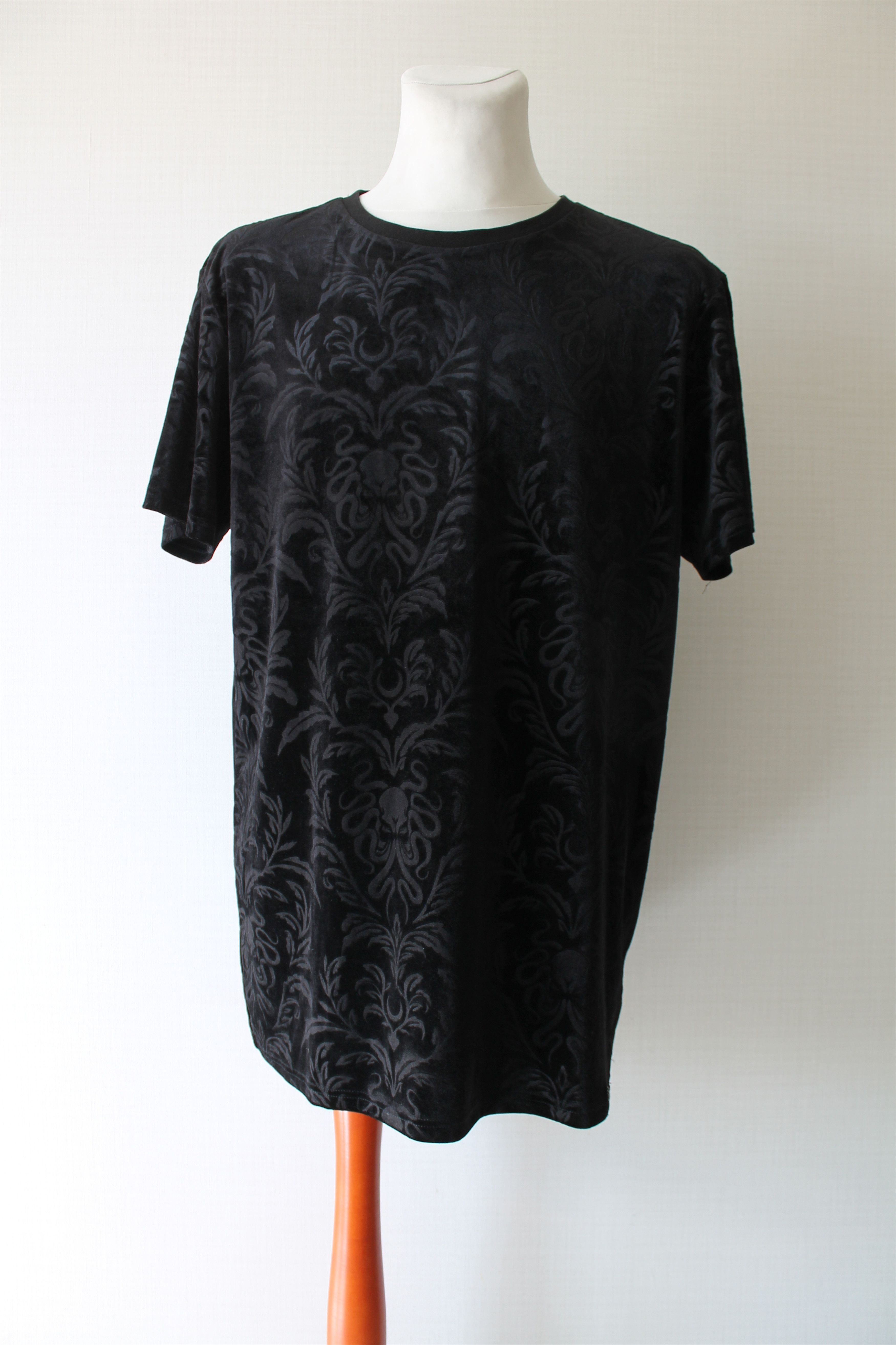 Killstar Killstar Velvet T-shirt Black Tee XL Short Sleeve Metal Size US XL / EU 56 / 4 - 2 Thumbnail