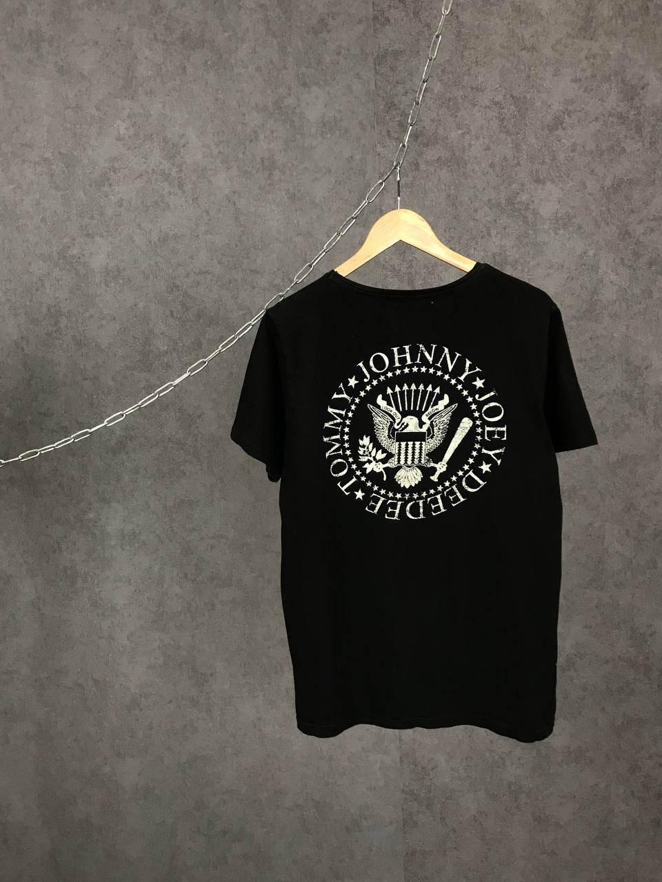 Band Tees Ramones rock band overprinted tee Size US L / EU 52-54 / 3 - 6 Thumbnail