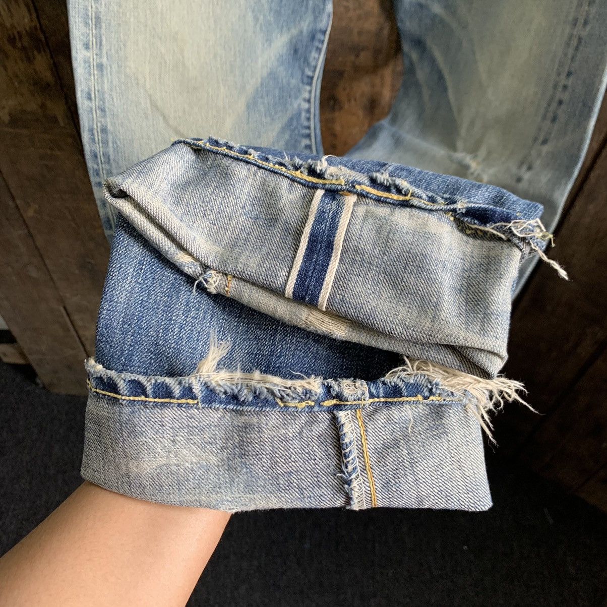 Levi's Vintage Clothing Vtg Levis 501 Selvedge Button J22 Big (E) Distressed Jeans Size US 28 / EU 44 - 8 Thumbnail