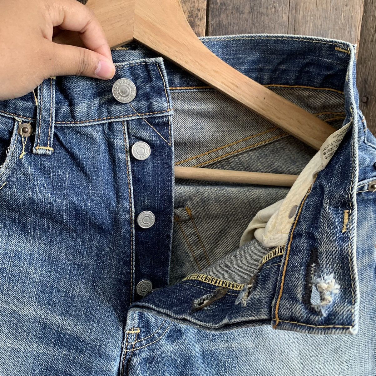 Levi's Vintage Clothing Vtg Levis 501 Selvedge Button J22 Big (E) Distressed Jeans Size US 28 / EU 44 - 6 Thumbnail