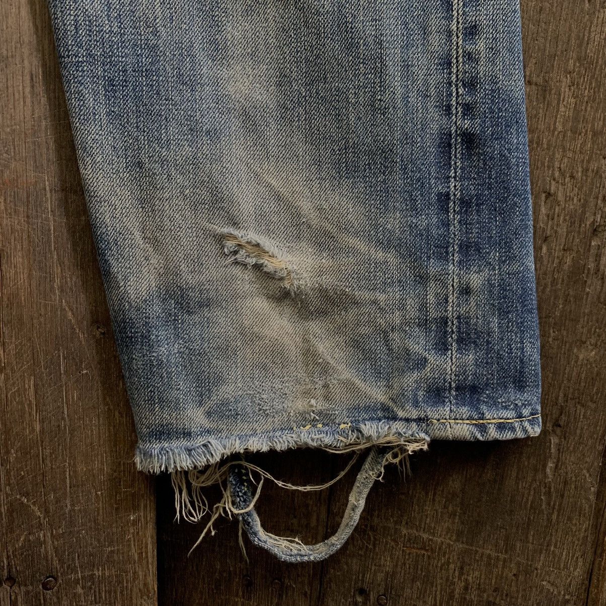 Levi's Vintage Clothing Vtg Levis 501 Selvedge Button J22 Big (E) Distressed Jeans Size US 28 / EU 44 - 15 Thumbnail