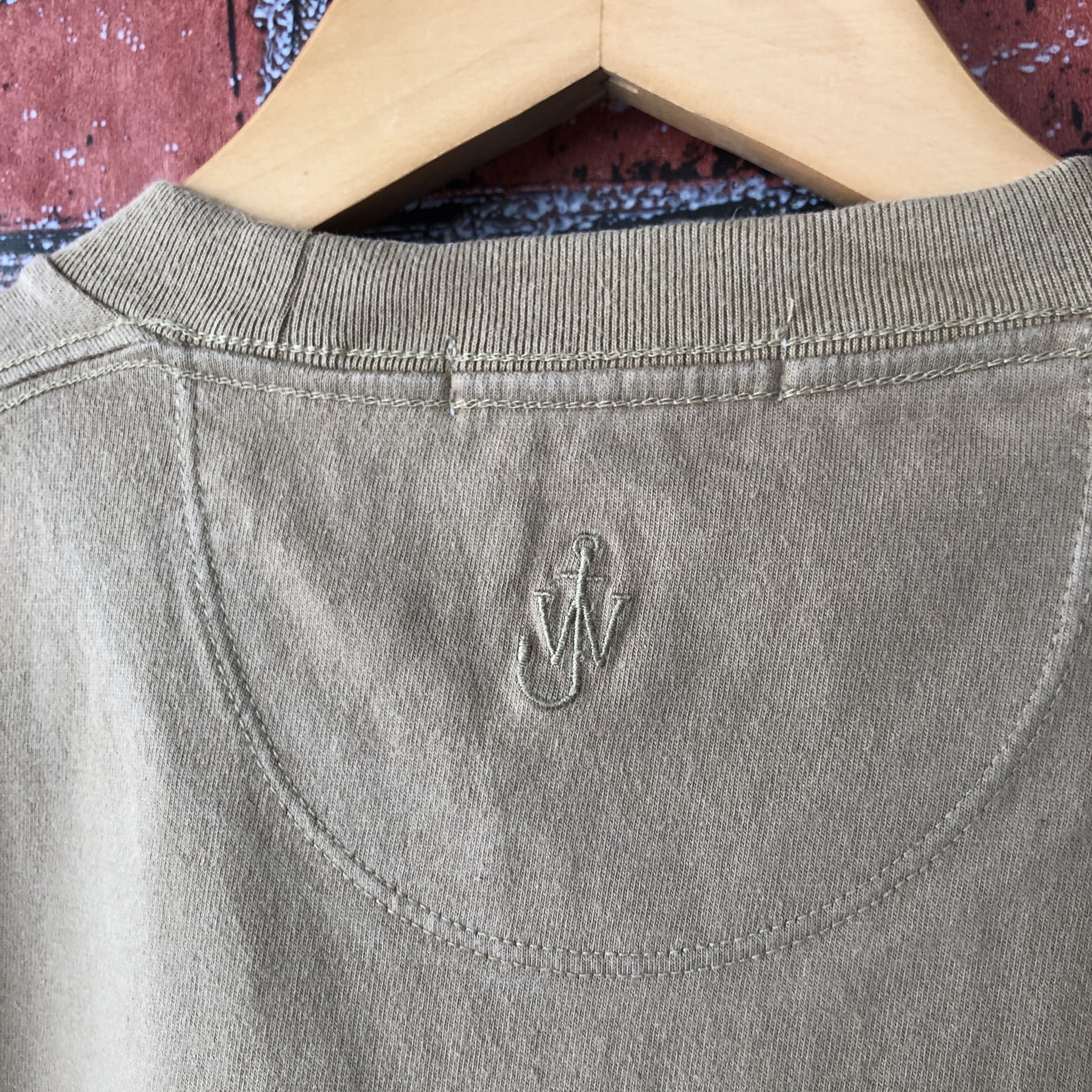 JW Anderson × Uniqlo J W Anderson Uniqlo Duck Bird Big Logo Beige Tee Shirt S Size US S / EU 44-46 / 1 - 6 Thumbnail