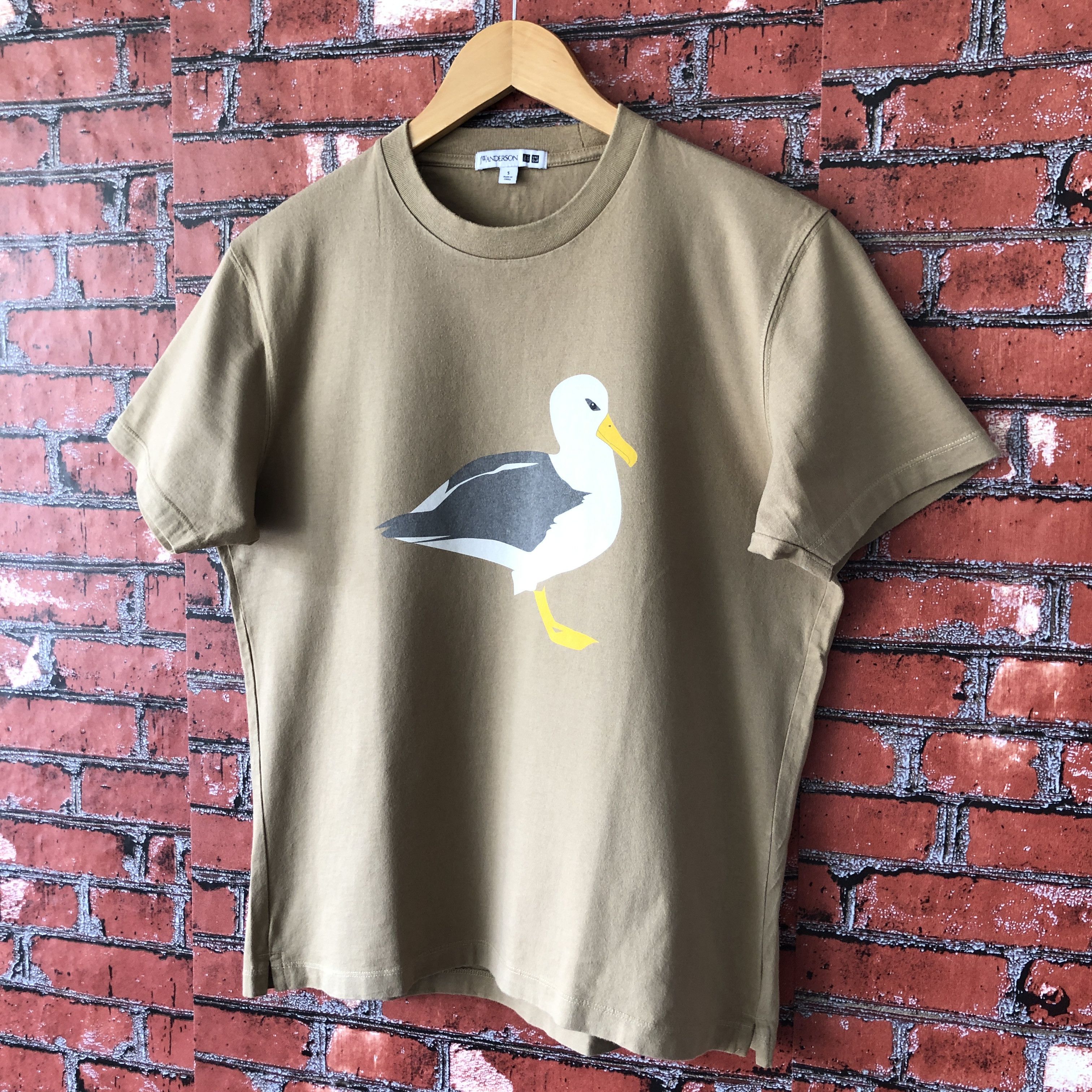 JW Anderson × Uniqlo J W Anderson Uniqlo Duck Bird Big Logo Beige Tee Shirt S Size US S / EU 44-46 / 1 - 8 Thumbnail