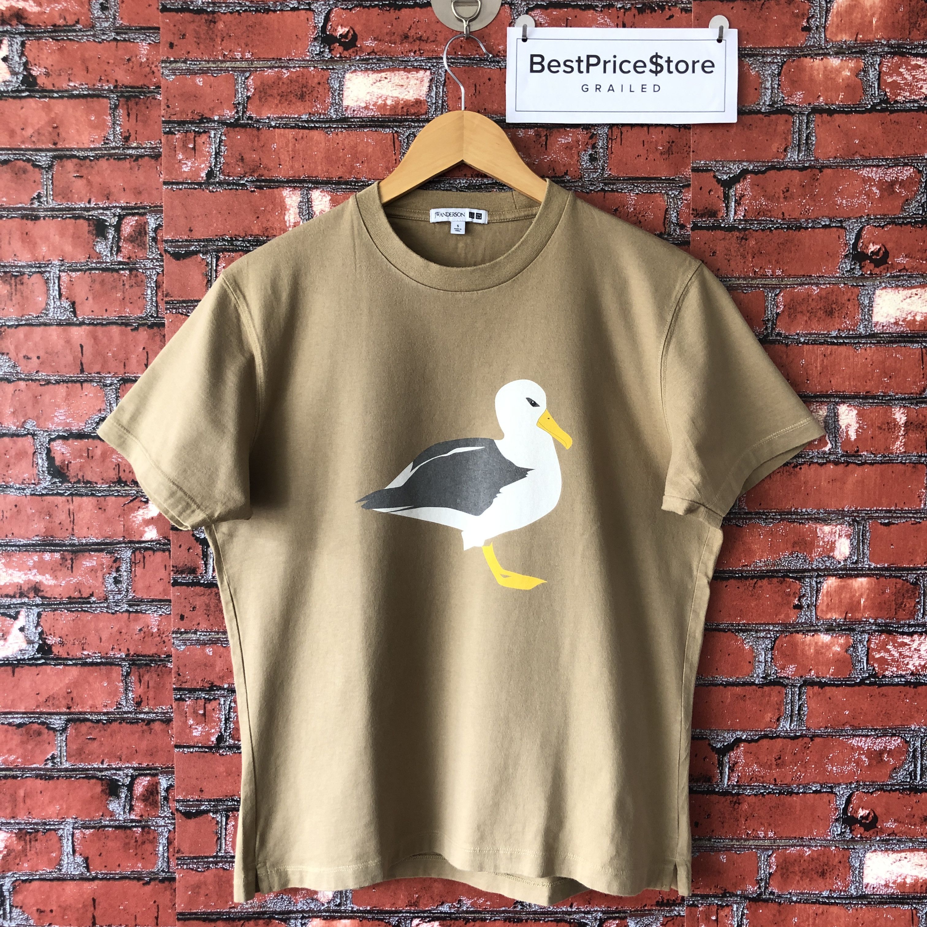 JW Anderson × Uniqlo J W Anderson Uniqlo Duck Bird Big Logo Beige Tee Shirt S Size US S / EU 44-46 / 1 - 3 Thumbnail