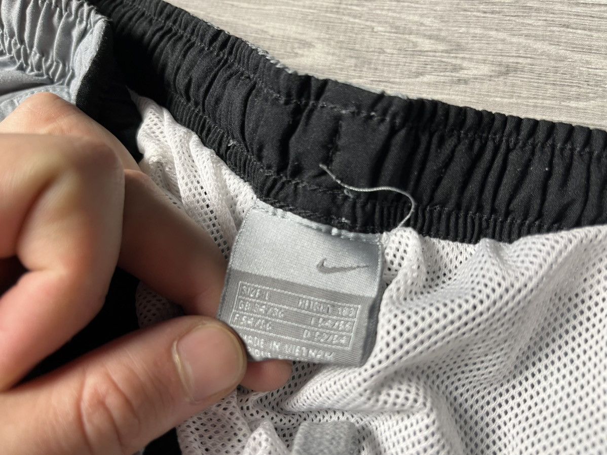 Nike Nike shorts small swoosh size Large Size US 34 / EU 50 - 3 Thumbnail