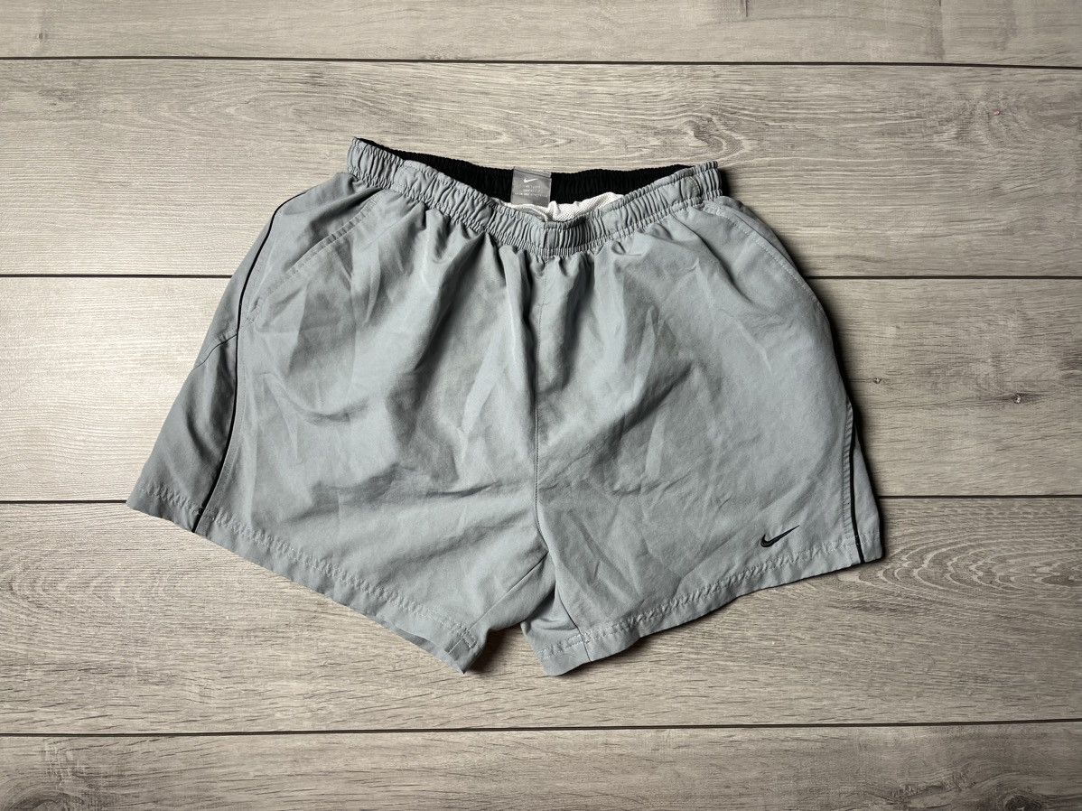 Nike Nike shorts small swoosh size Large Size US 34 / EU 50 - 1 Thumbnail