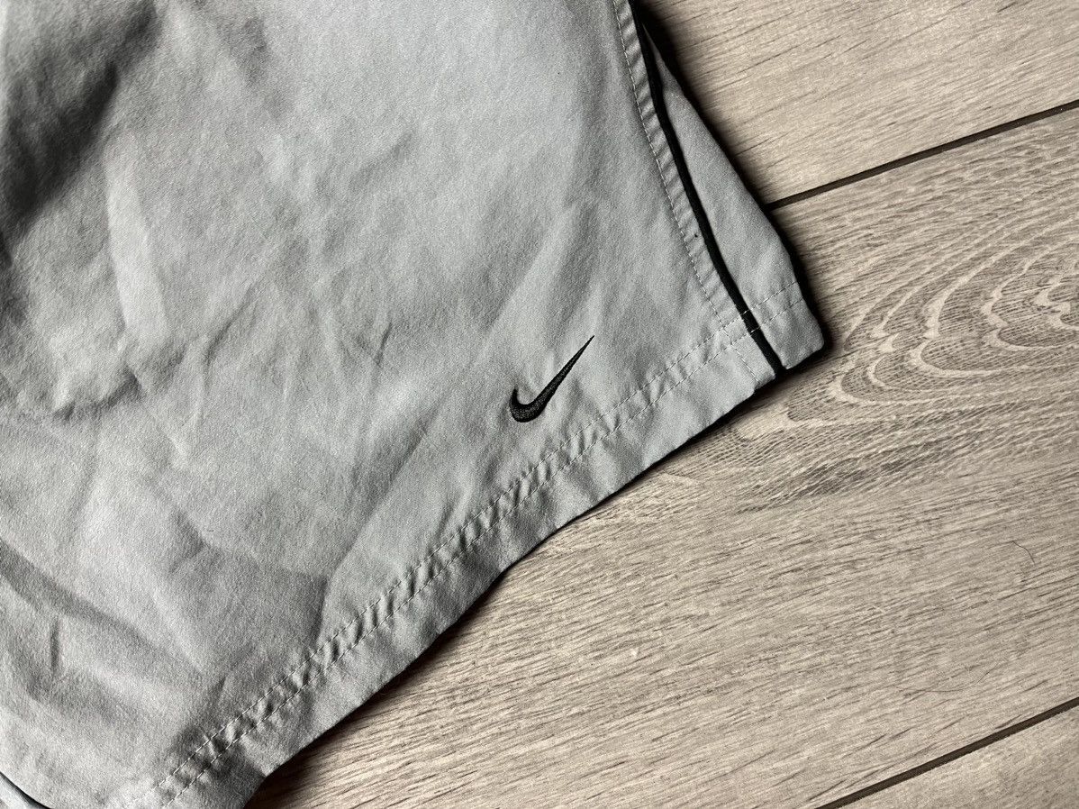 Nike Nike shorts small swoosh size Large Size US 34 / EU 50 - 2 Thumbnail