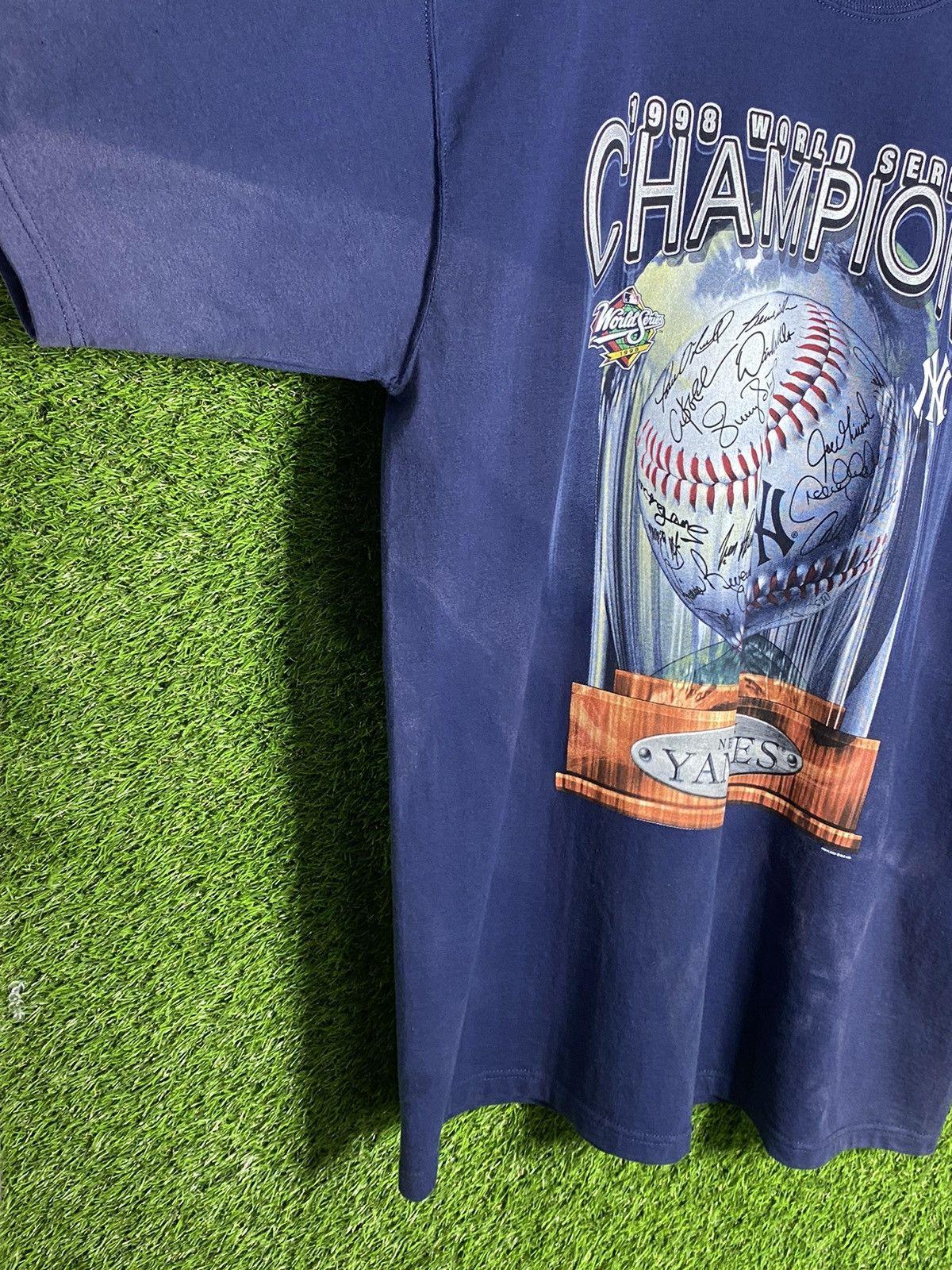 Vintage 🚨Vintage New York Yankees World Series Champions T-Shirt Size US XL / EU 56 / 4 - 6 Thumbnail
