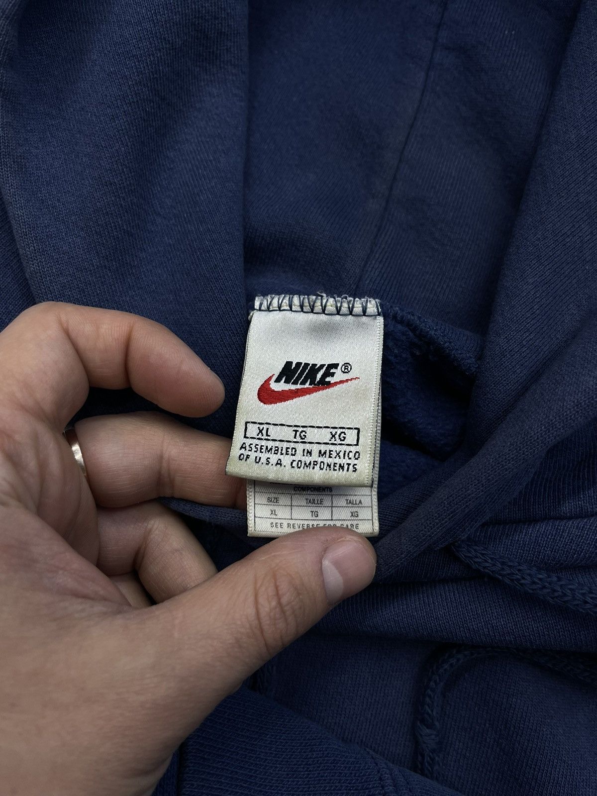 Nike × Vintage Vintage Nike Basic Hoodie Navy Little Logo Y2K size Xl Size US XL / EU 56 / 4 - 6 Thumbnail