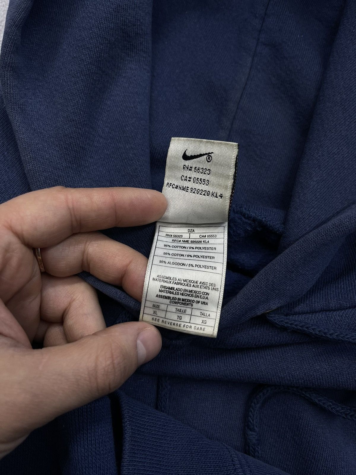 Nike × Vintage Vintage Nike Basic Hoodie Navy Little Logo Y2K size Xl Size US XL / EU 56 / 4 - 7 Thumbnail