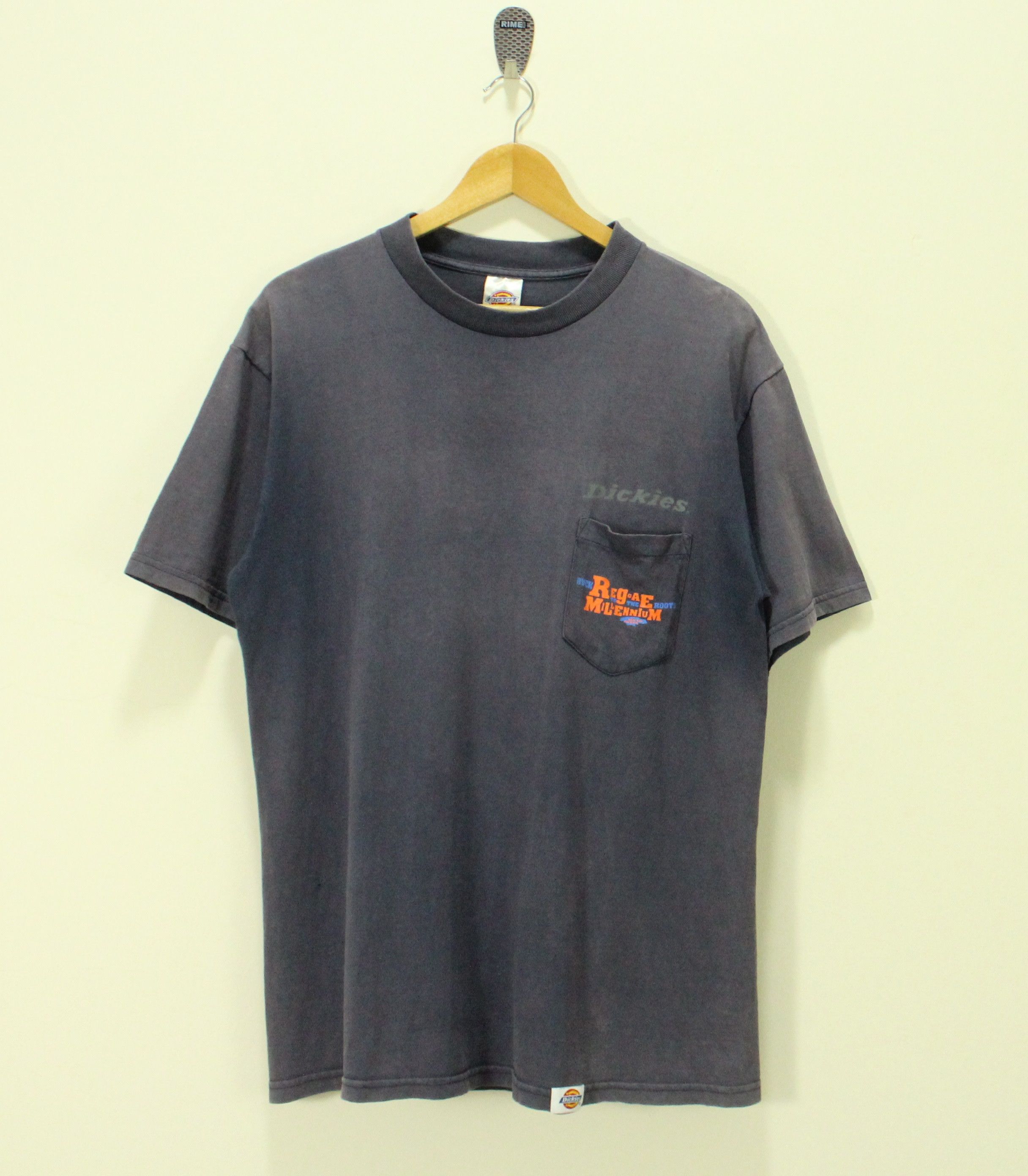 Vintage Faded Sunfaded Thrashed Distressed DICKIES T Shirt Black Kat Size US L / EU 52-54 / 3 - 3 Thumbnail