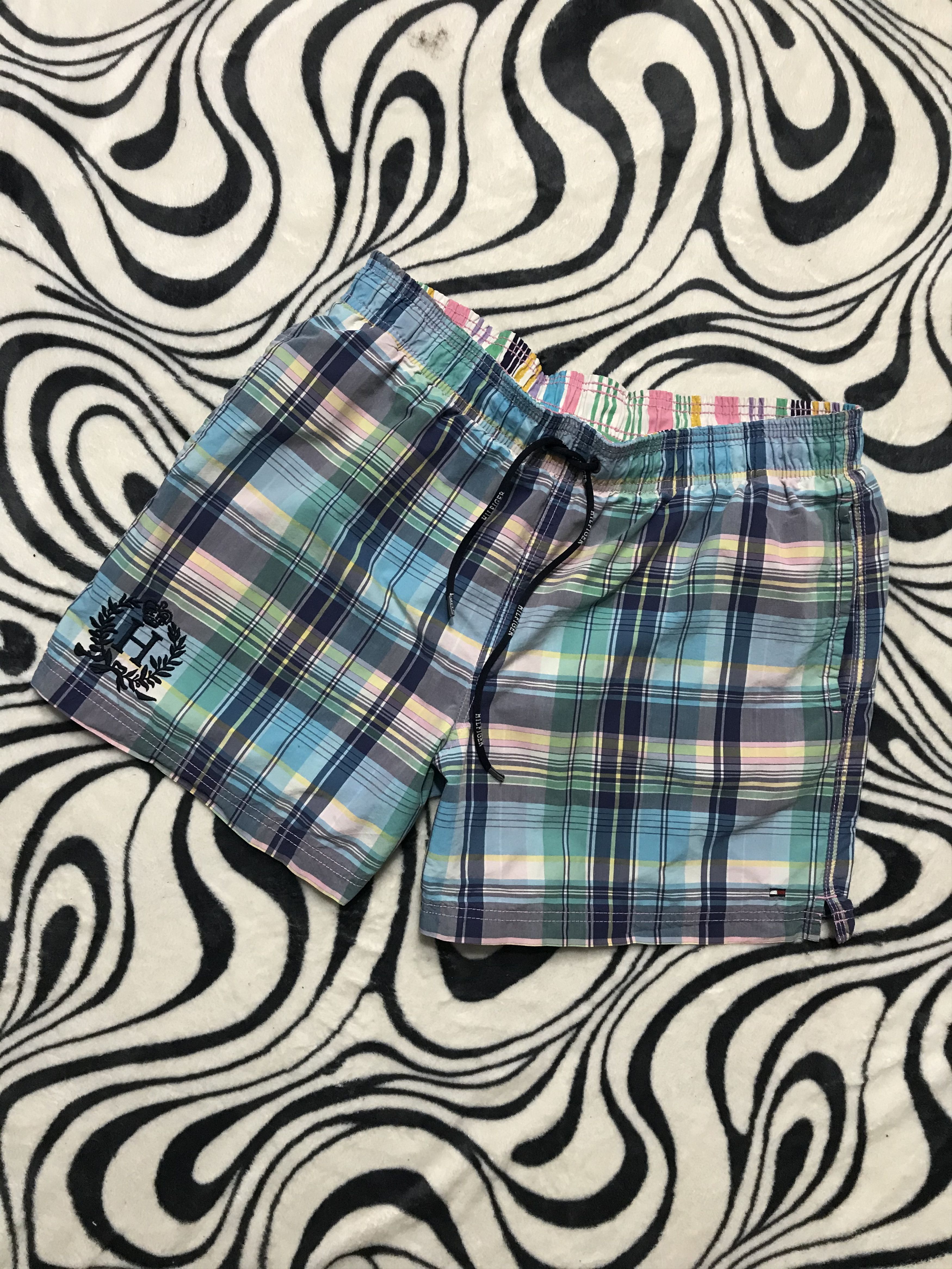 Tommy Hilfiger × Vintage Tommy Hilfiger Mens Nylon Shorts Size US 34 / EU 50 - 1 Thumbnail