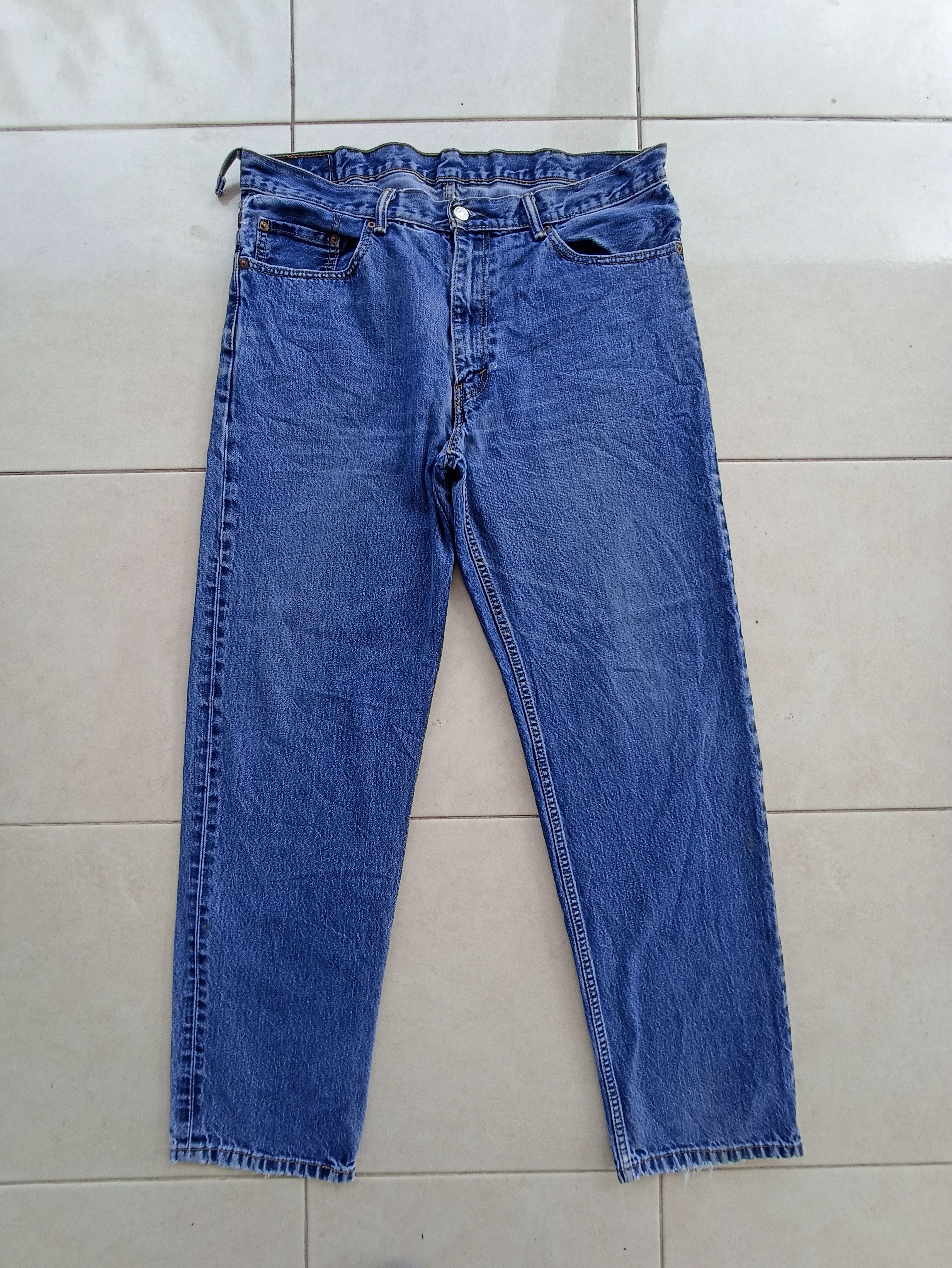 image of Levis 550 Stone Wash Jeans - J202 in Blue, Men's (Size 39)