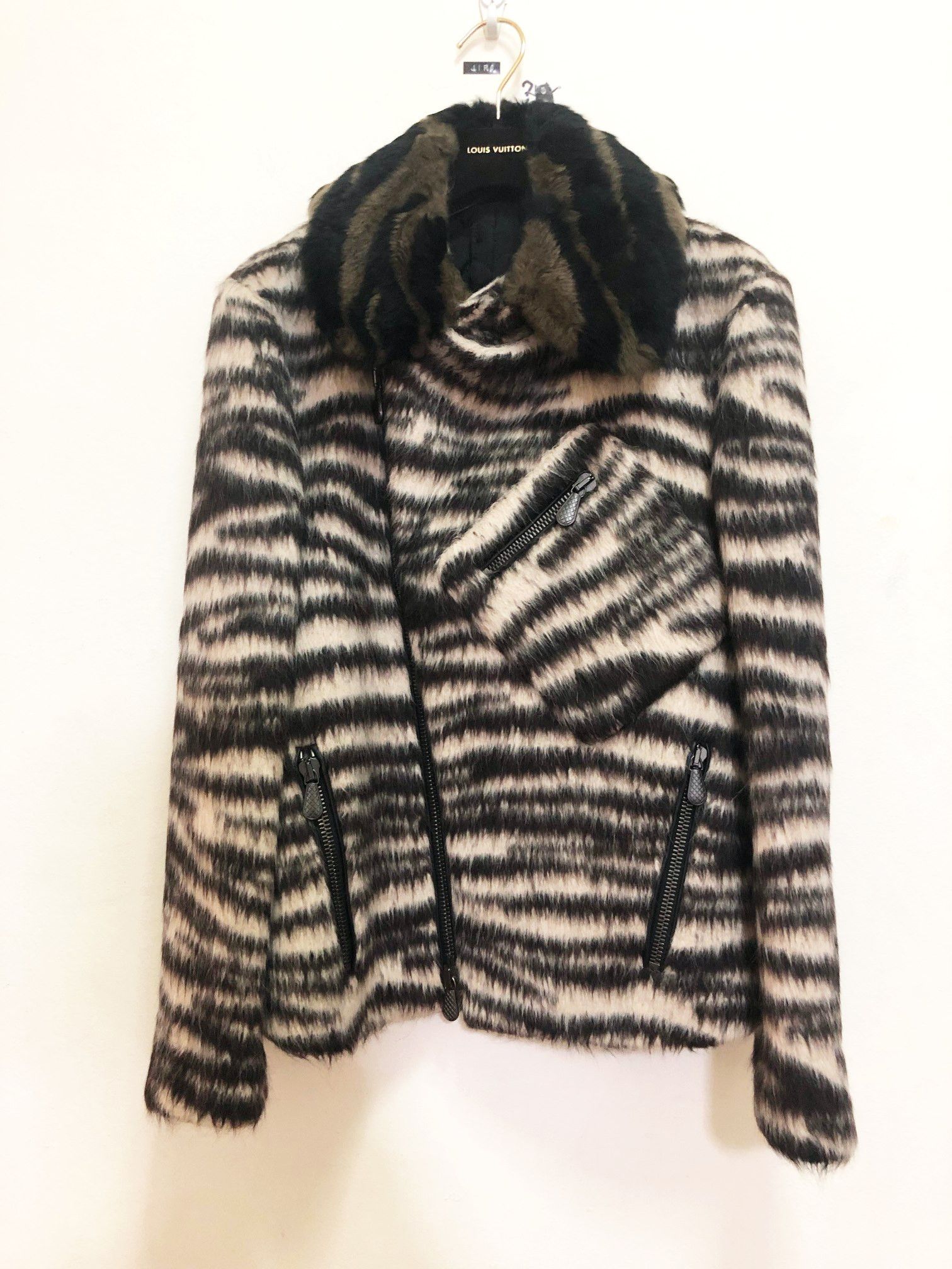 Bottega Veneta [FINAL PRICE] Bottega Venetta Lamb Fur Jacket [RRP $2,900] Size US S / EU 44-46 / 1 - 2 Thumbnail