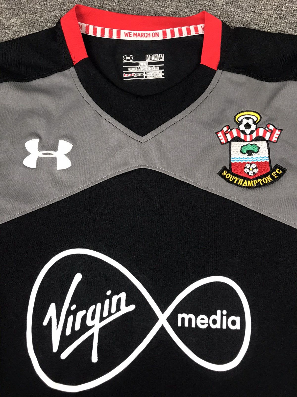 Under Armour SOUTHAMPTON F.C 2016/17 AWAY,SOCCER JERSEY,UNDER ARMOUR,Sz M Size US M / EU 48-50 / 2 - 3 Thumbnail