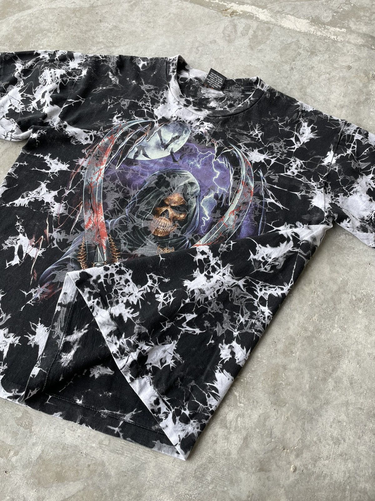 Vintage Vintage Wild Evil Devil Death Full Printed Tee Shirt Size L Size US L / EU 52-54 / 3 - 11 Thumbnail