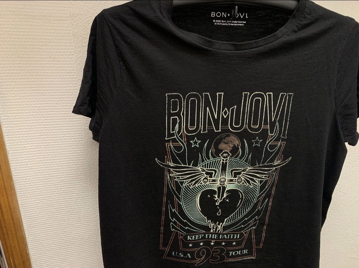 Band Tees Bon Jovi USA TOUR 1993 L size 2020 black rock Size US L / EU 52-54 / 3 - 2 Thumbnail