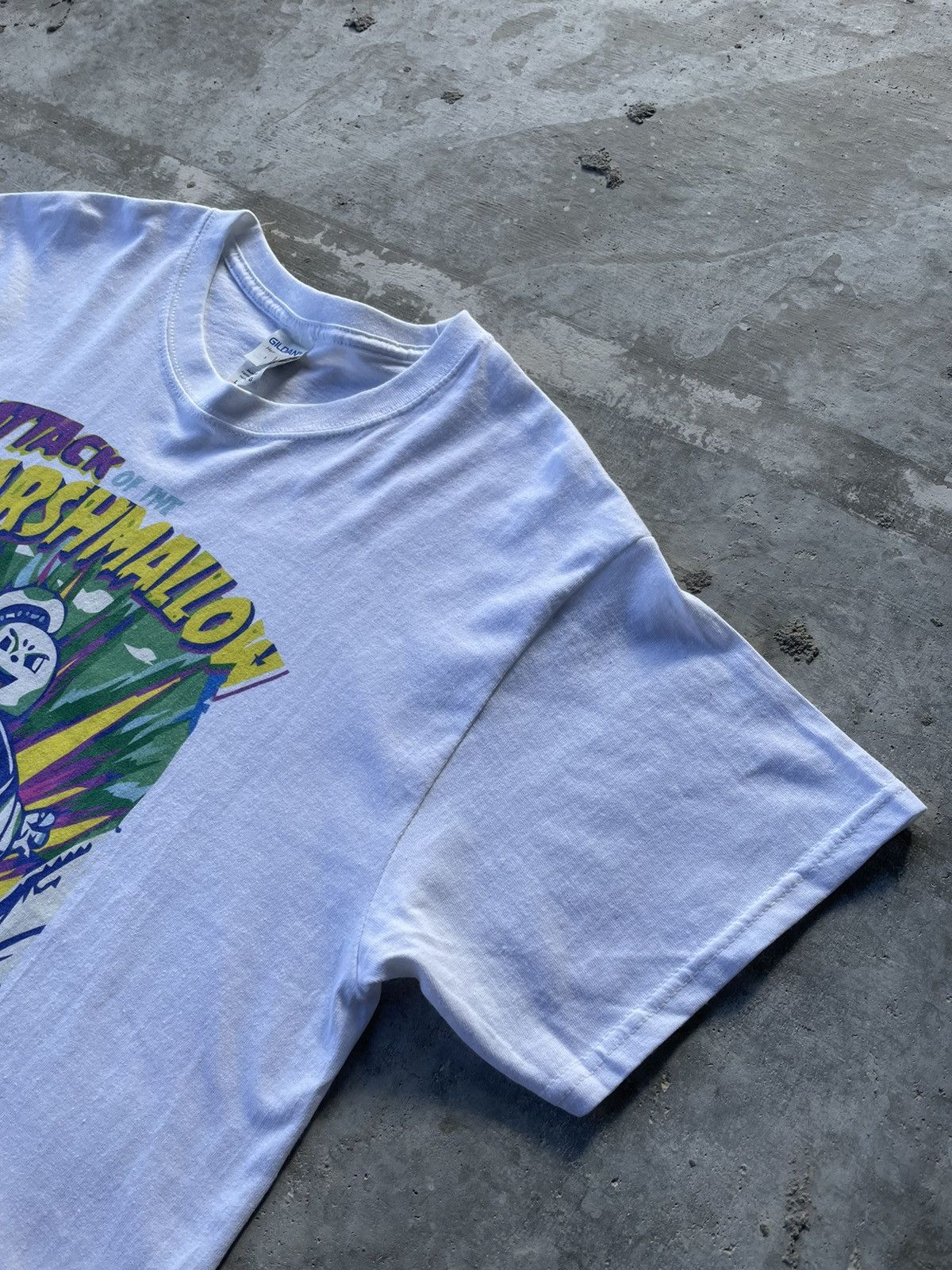 Vintage Vintage Gildan Attack Of The Marshmallow White Tee Size L Size US L / EU 52-54 / 3 - 7 Thumbnail