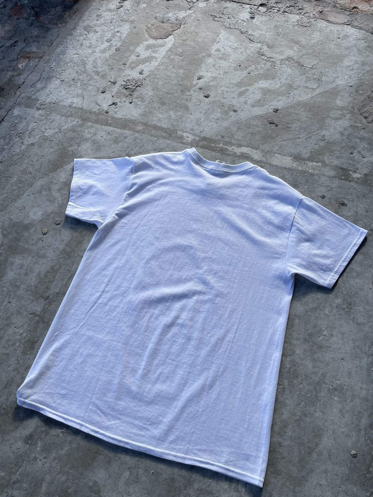 Vintage Vintage Gildan Attack Of The Marshmallow White Tee Size L Size US L / EU 52-54 / 3 - 9 Thumbnail