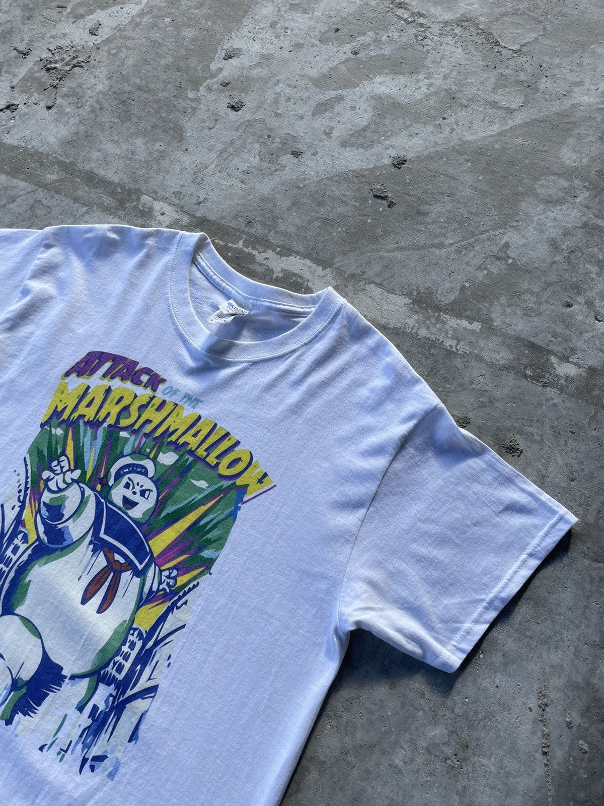 Vintage Vintage Gildan Attack Of The Marshmallow White Tee Size L Size US L / EU 52-54 / 3 - 4 Thumbnail