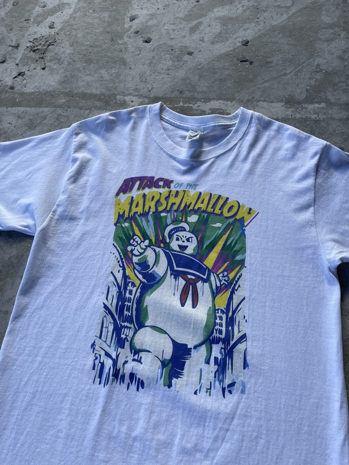 Vintage Vintage Gildan Attack Of The Marshmallow White Tee Size L Size US L / EU 52-54 / 3 - 5 Thumbnail