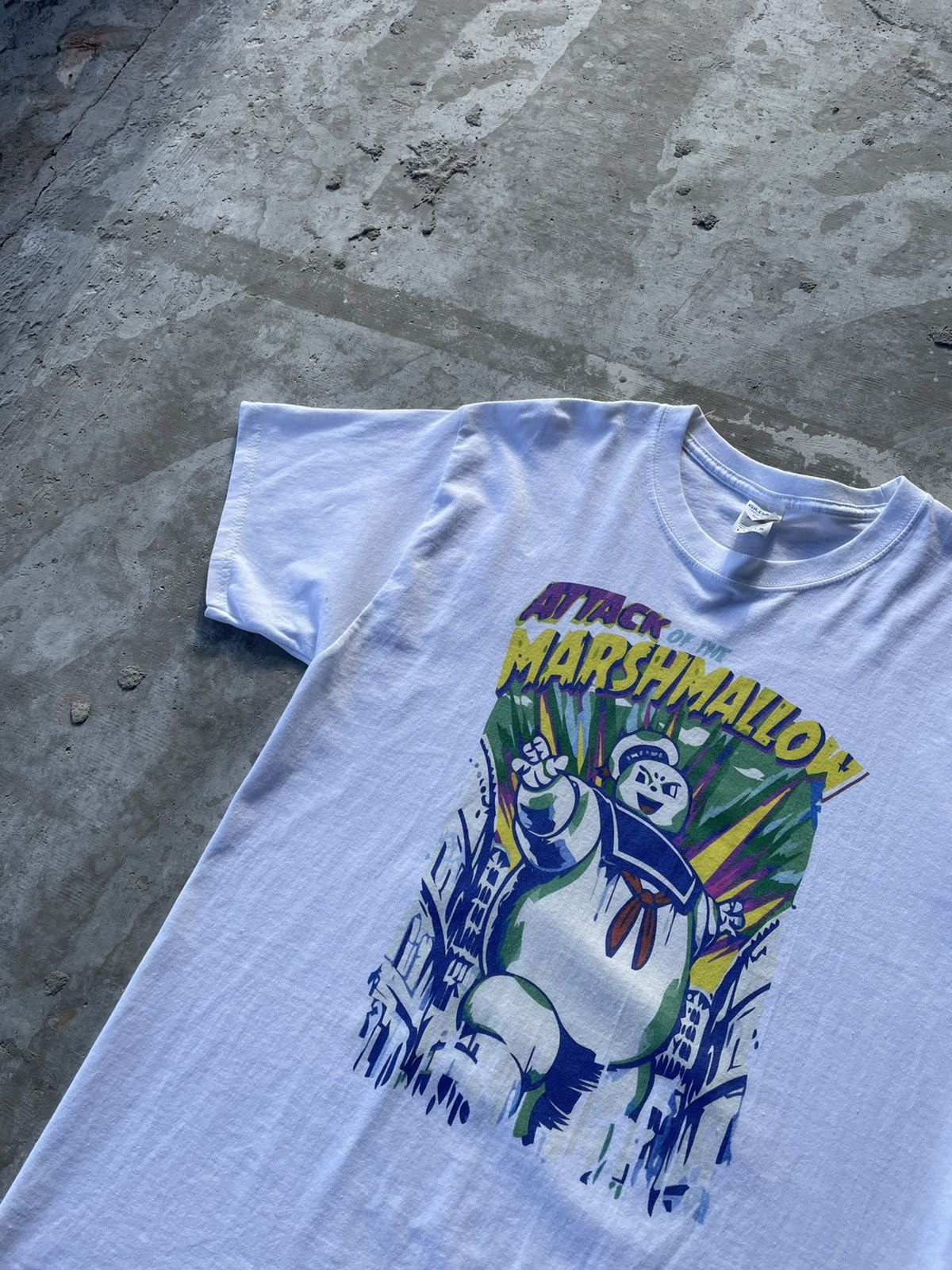 Vintage Vintage Gildan Attack Of The Marshmallow White Tee Size L Size US L / EU 52-54 / 3 - 3 Thumbnail