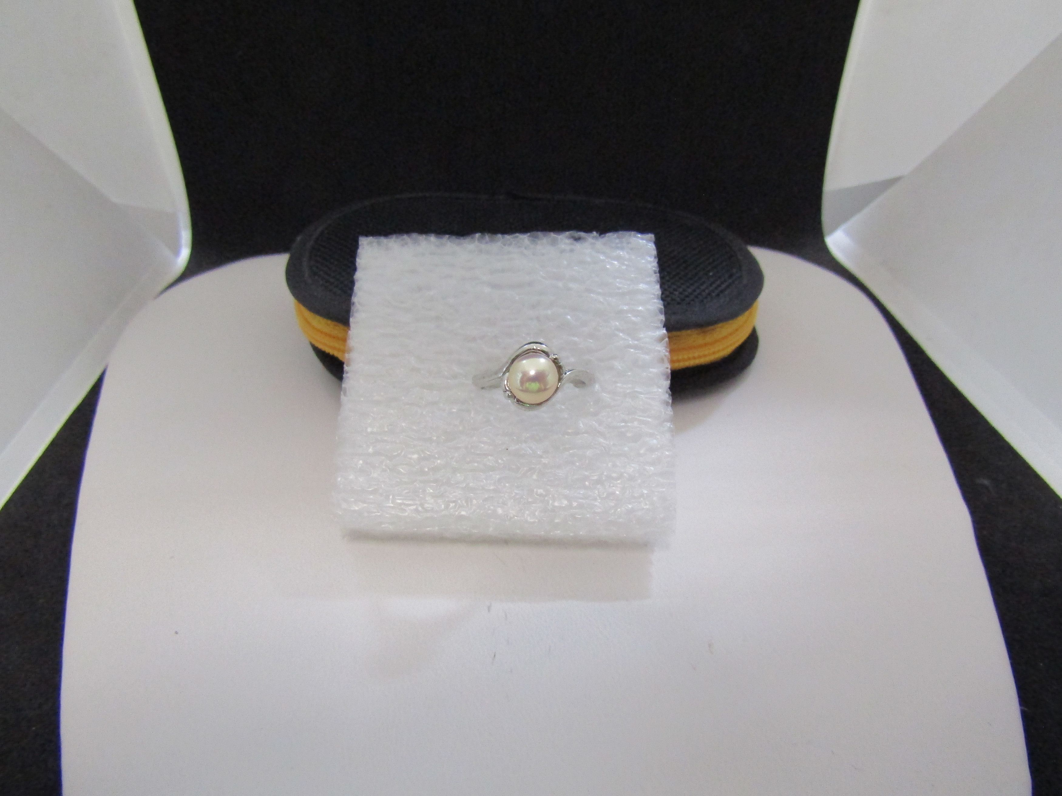 Jewelry Cream Freshwater Pearl Ring - US Size 5.25 Size ONE SIZE - 1 Thumbnail