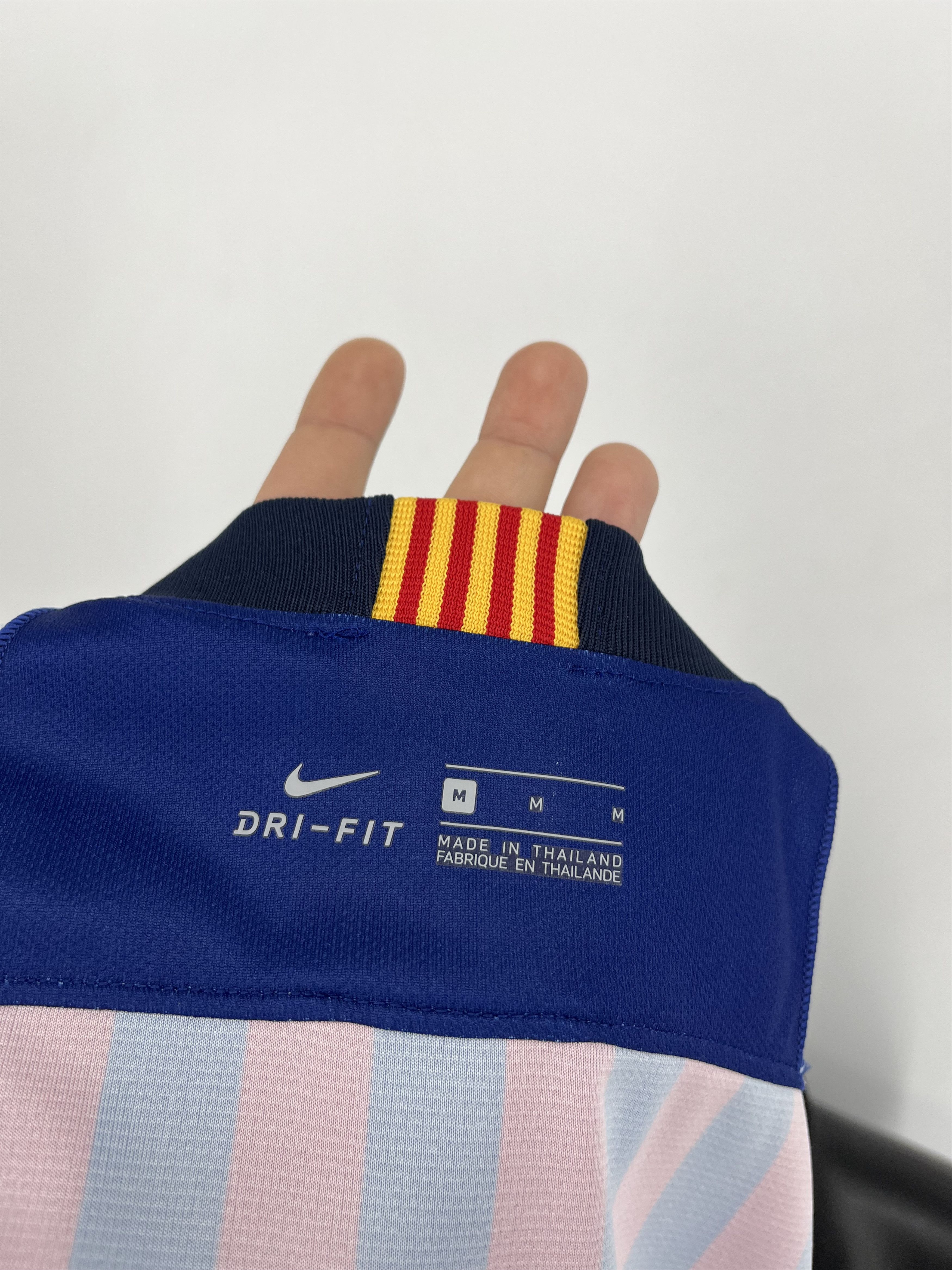 Other Vintage Y2K Nike FC Barcelona Home Soccer Jersey Size US M / EU 48-50 / 2 - 10 Thumbnail