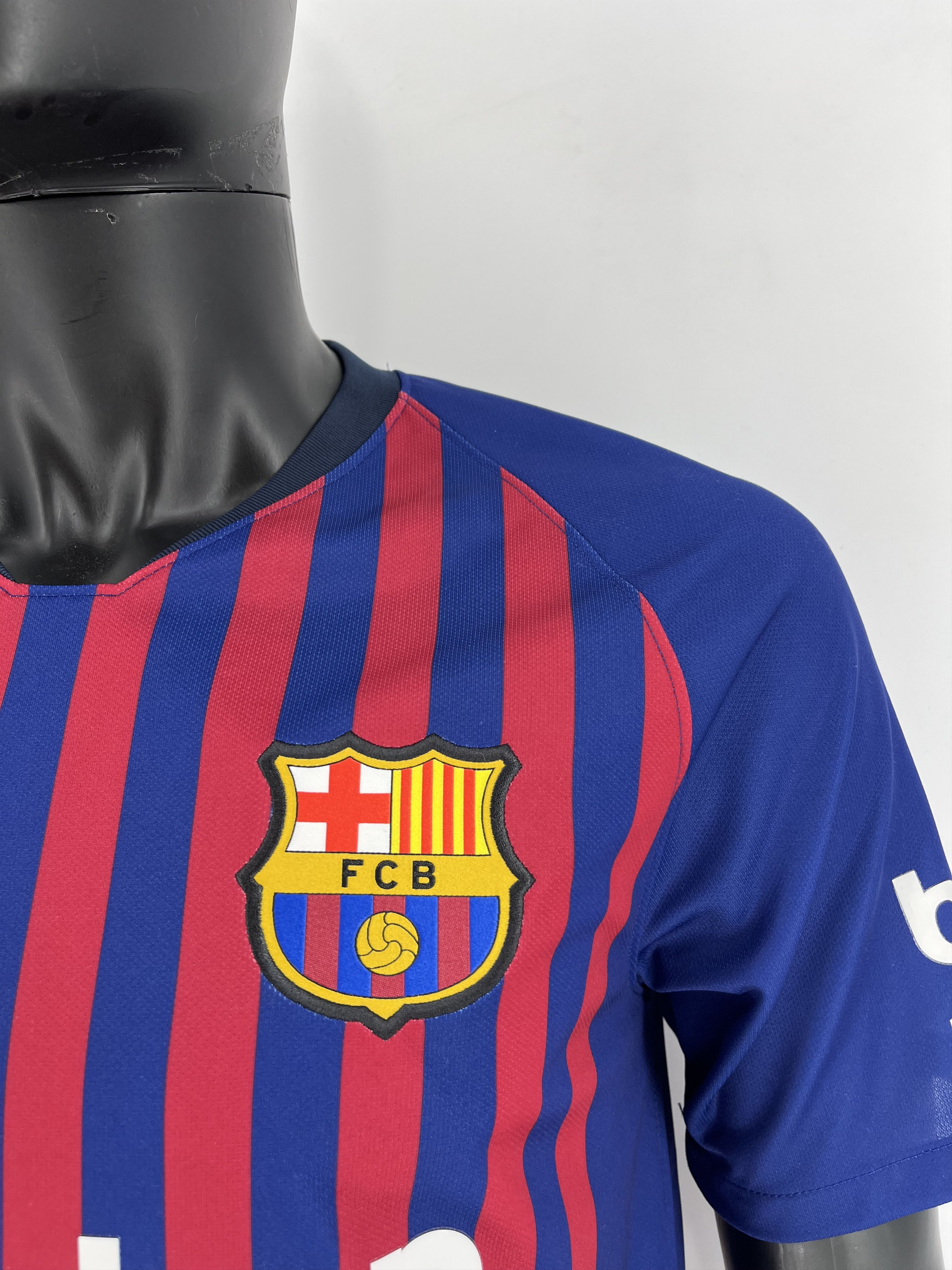 Other Vintage Y2K Nike FC Barcelona Home Soccer Jersey Size US M / EU 48-50 / 2 - 4 Thumbnail