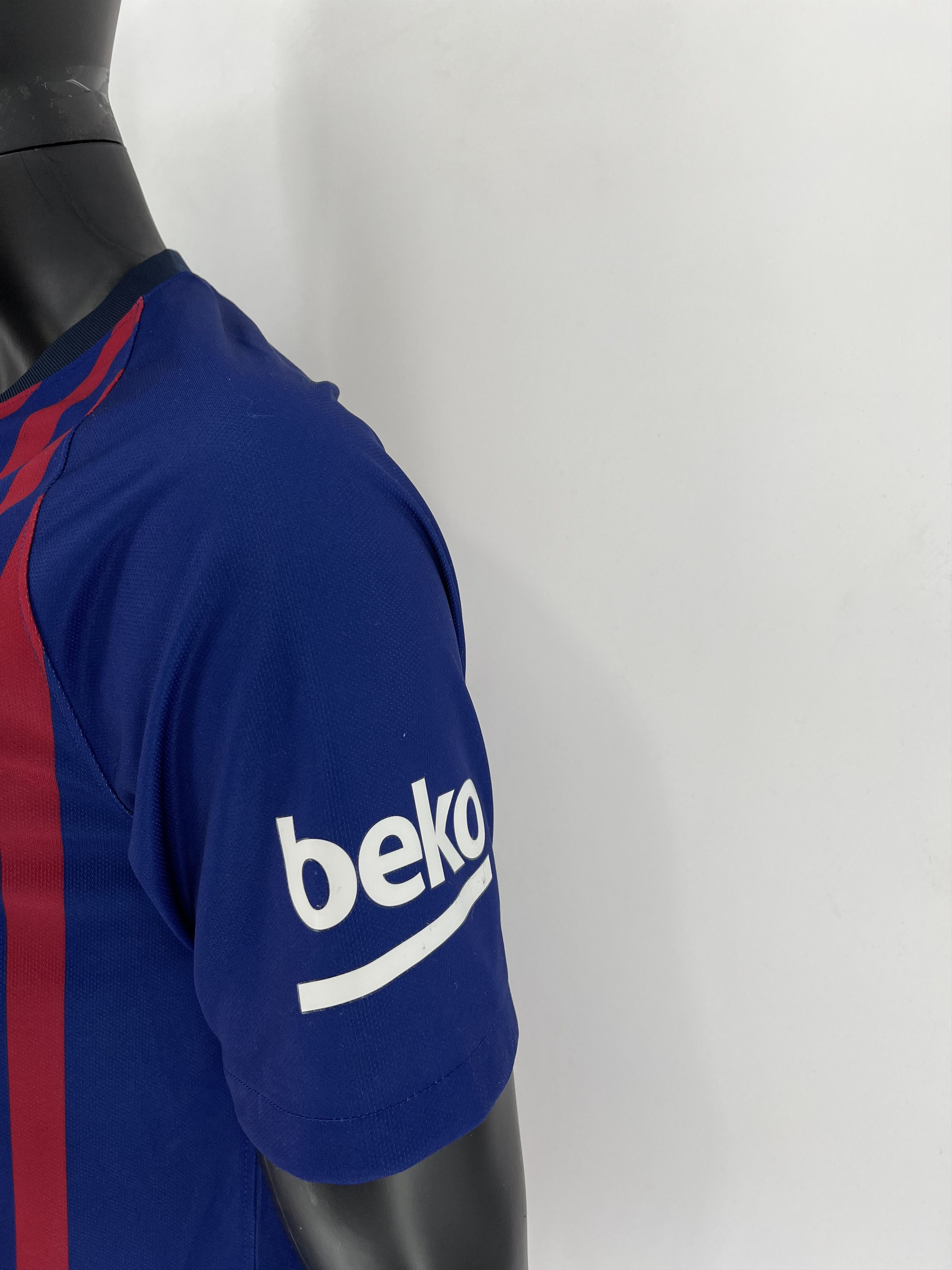 Other Vintage Y2K Nike FC Barcelona Home Soccer Jersey Size US M / EU 48-50 / 2 - 8 Thumbnail