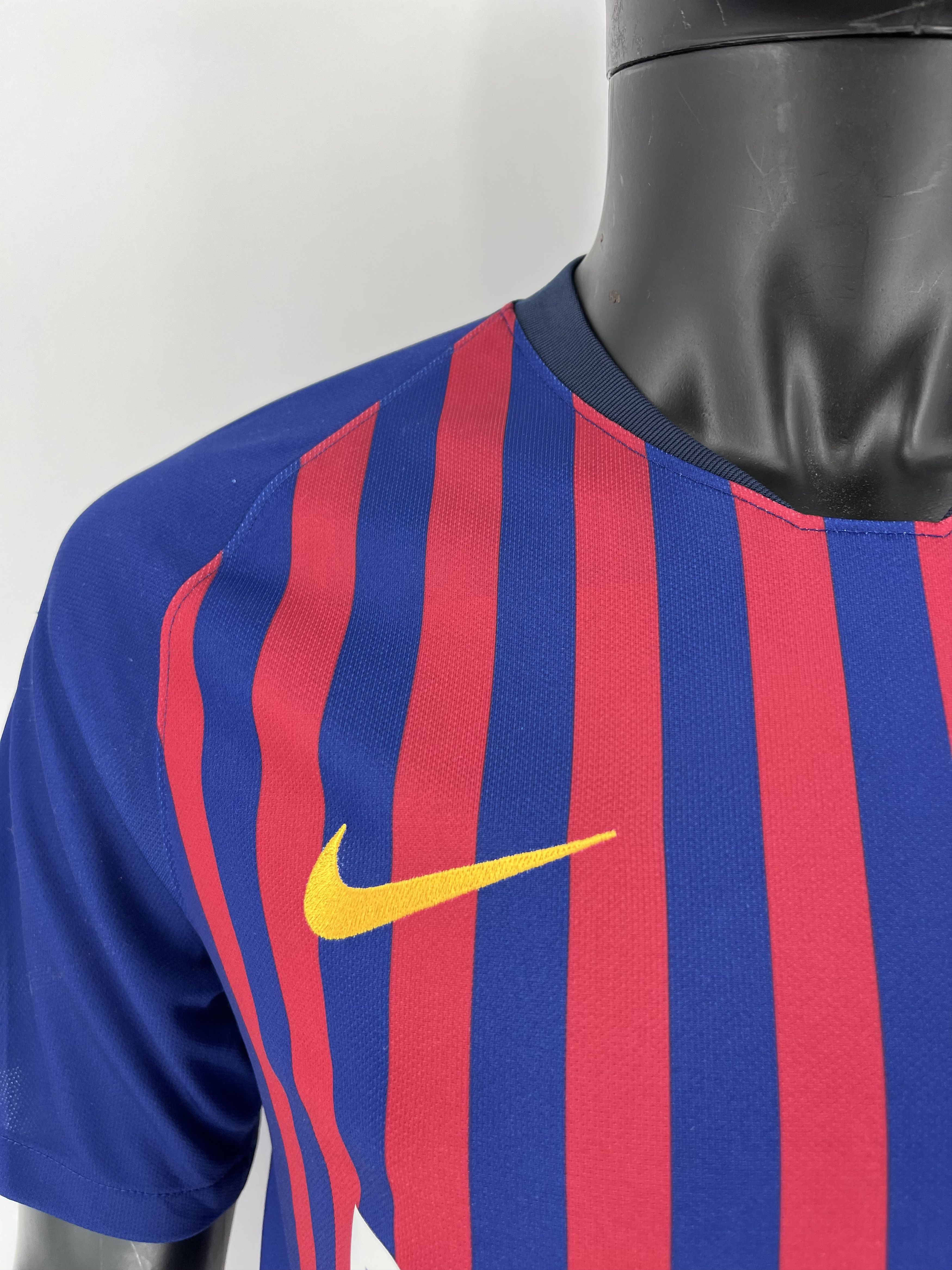 Other Vintage Y2K Nike FC Barcelona Home Soccer Jersey Size US M / EU 48-50 / 2 - 5 Thumbnail