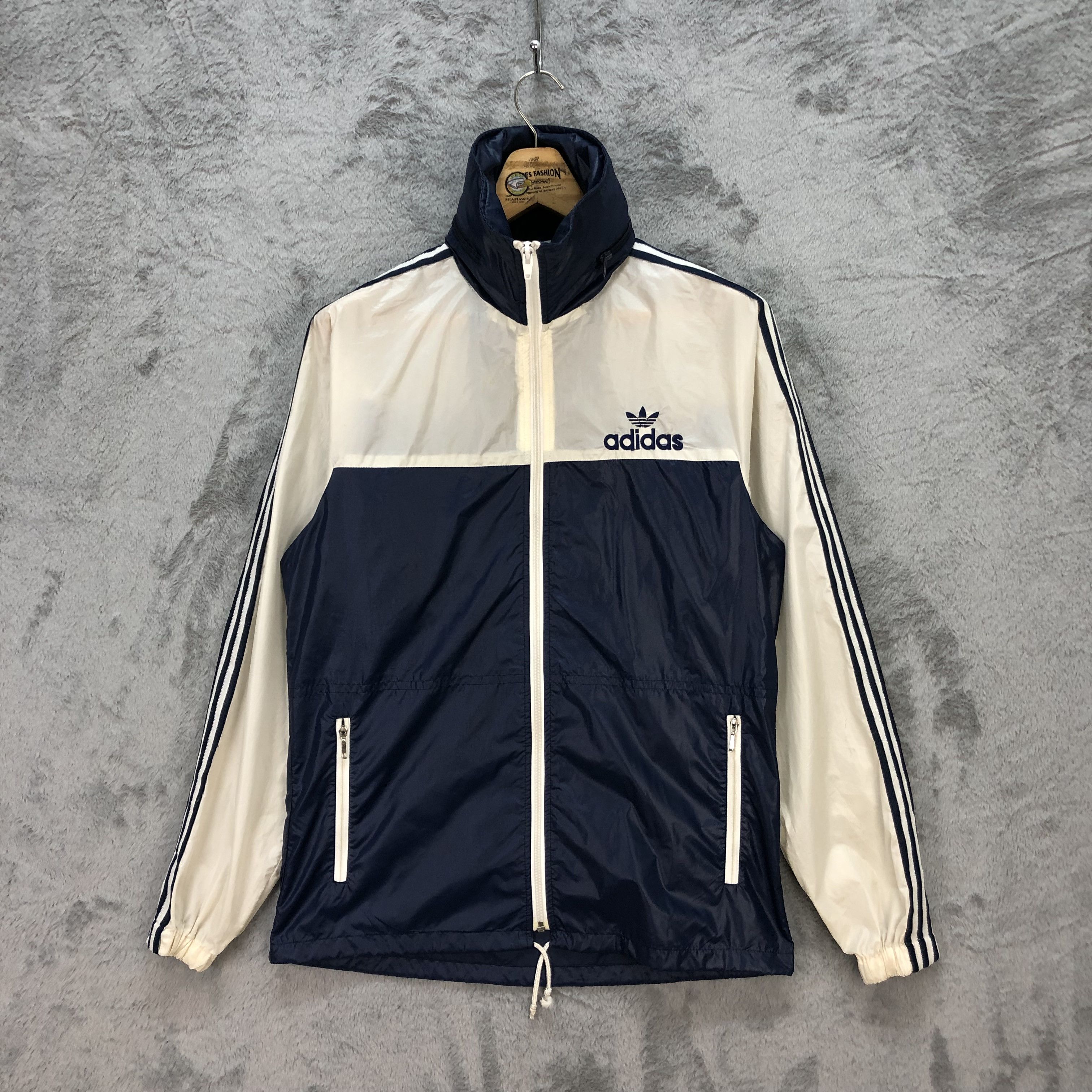 Adidas Vintage 90s Adidas Light Weight Jacket/Windbreaker #5954-215 Size US L / EU 52-54 / 3 - 1 Thumbnail