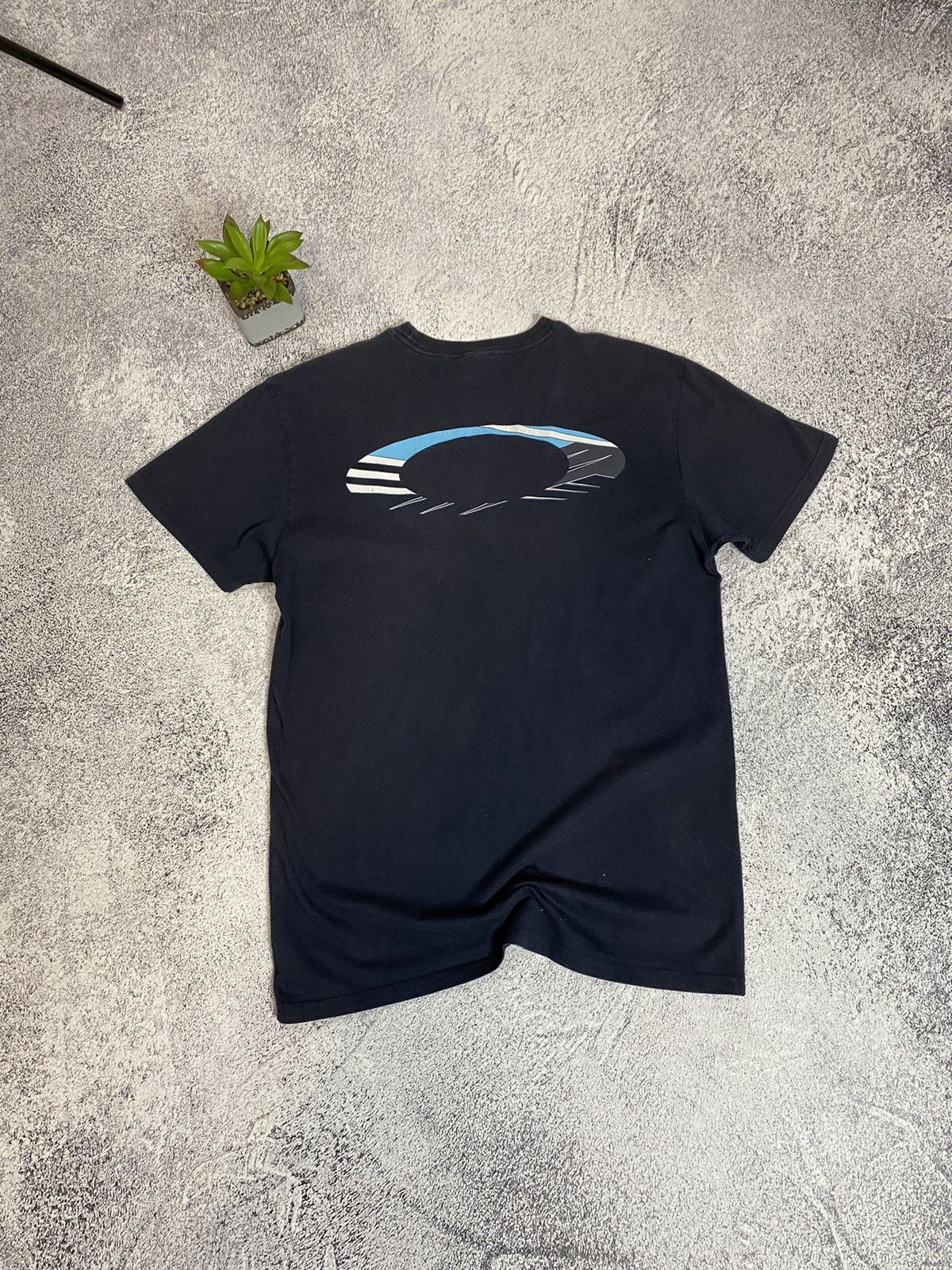 Oakley VINTAGE OAKLEY “O” LOGO SURF TEE T-SHIRT Size US M / EU 48-50 / 2 - 1 Thumbnail
